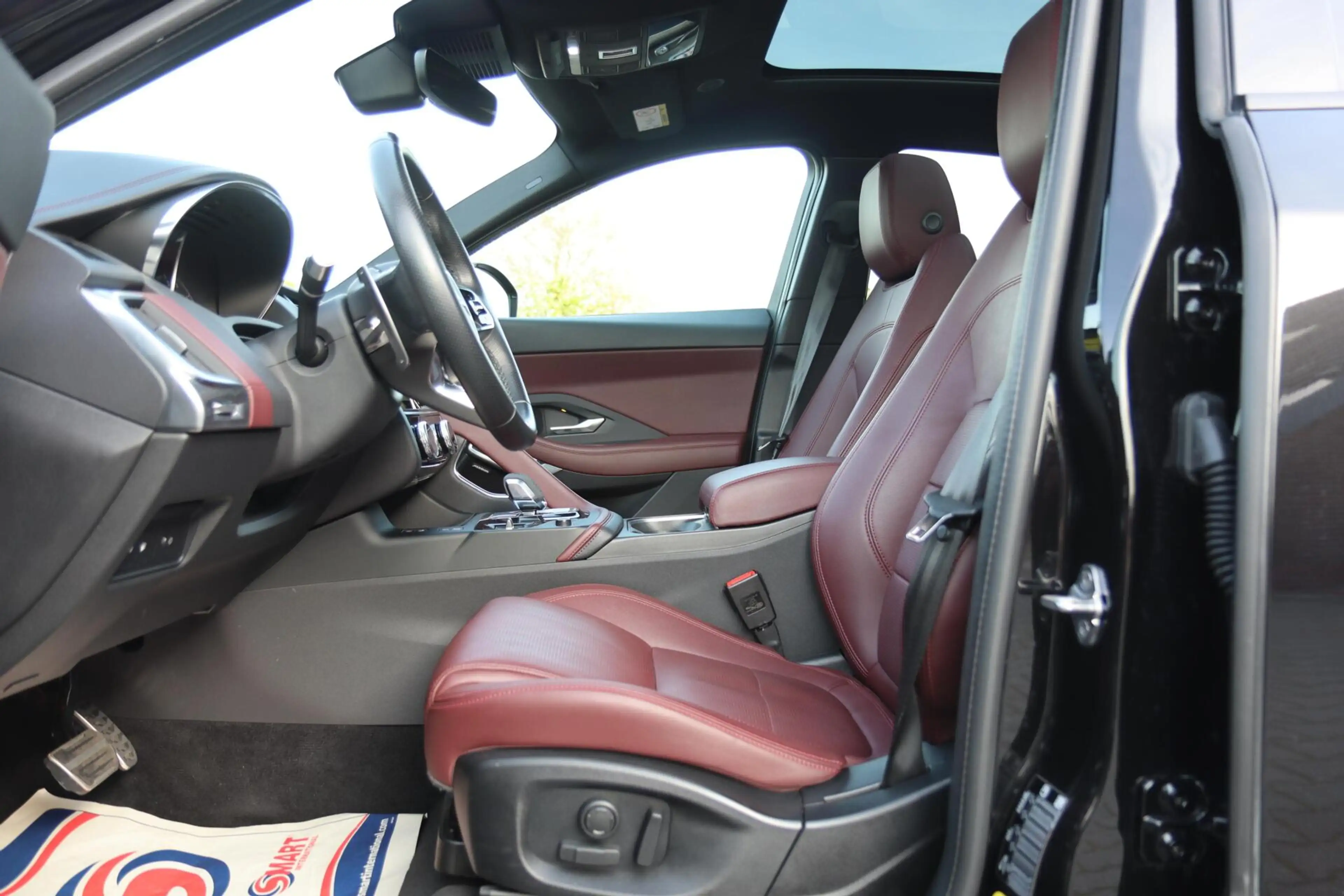 Jaguar E-Pace P300e 309PK ⚡R-Dynamic | AWD | Pano ☀️ | Leder 🛋️ — photo 6