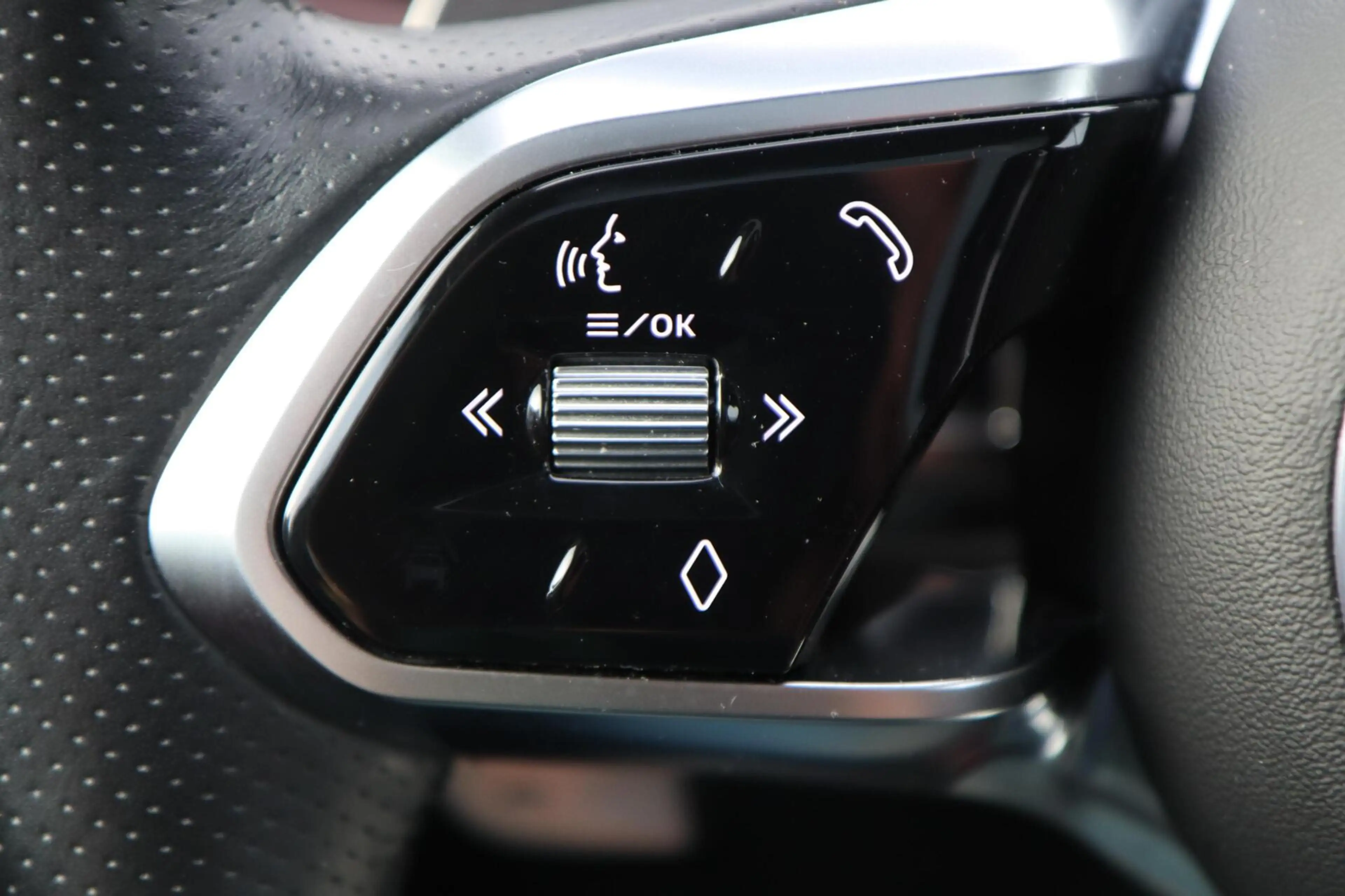 Jaguar E-Pace P300e 309PK ⚡R-Dynamic | AWD | Pano ☀️ | Leder 🛋️ — photo 26