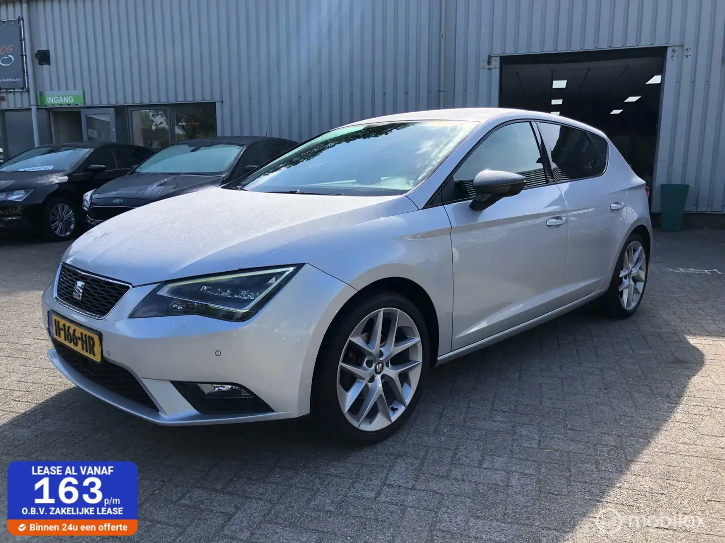 SEAT Leon 1.2 TSI Style Business / AUTOMAAT Grau - 1
