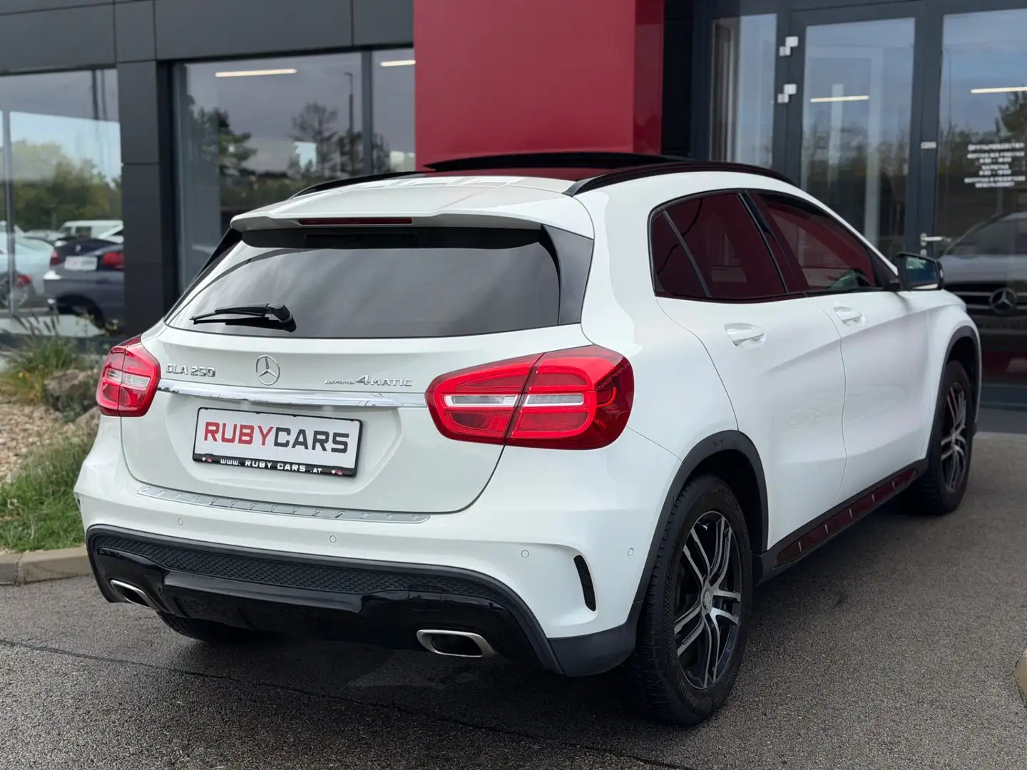 Mercedes-Benz GLA 250 4-Matic AMG Line Night Paket | Pano | Memory Weiß - 2