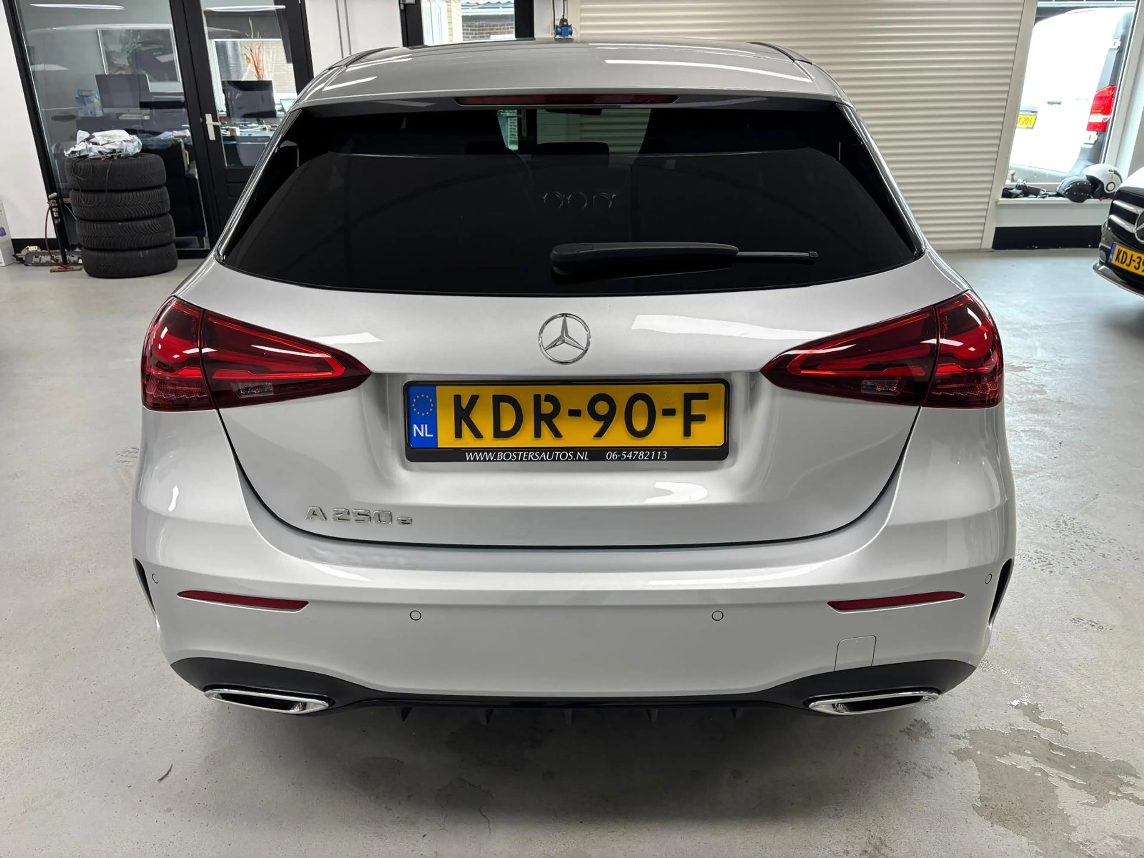 Mercedes-Benz A 250 e AMG Pano Burmester 360 Keyless 19" Dodehoek — photo 5