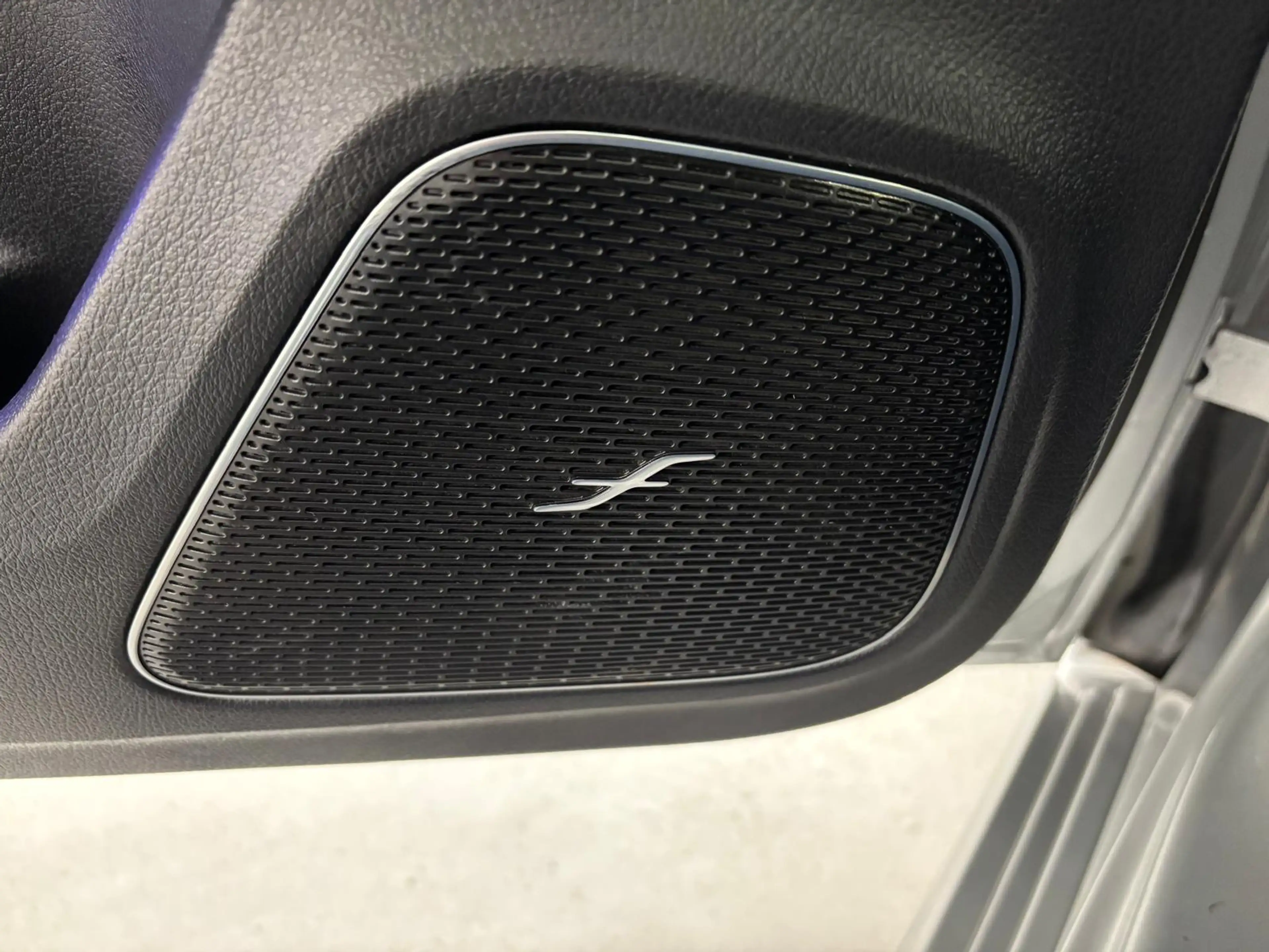 Mercedes-Benz A 250 e AMG Pano Burmester 360 Keyless 19" Dodehoek — photo 17