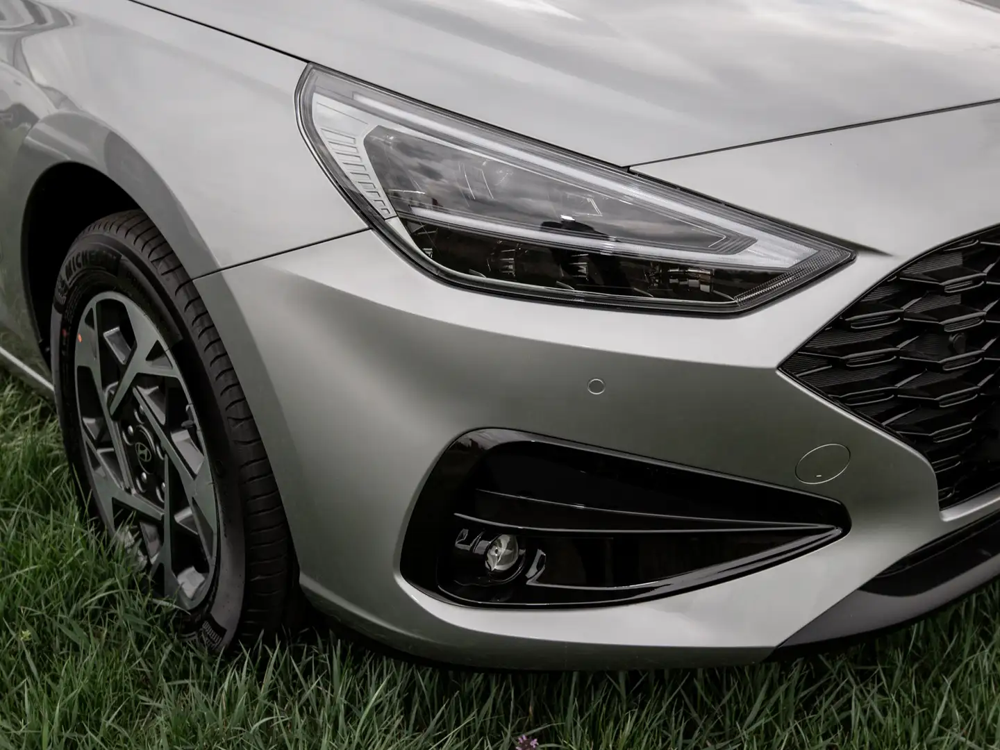 Hyundai i30 KOMBI+KAMERA+LED+NAVI+SHZ+LENKRADHZG.+SOFORT Silber - 2
