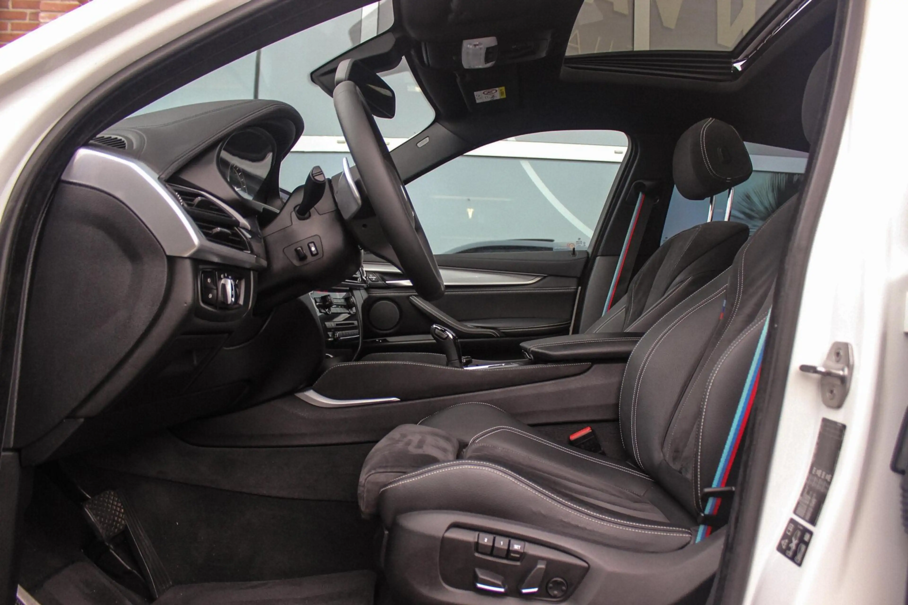 BMW X6 xDrive35i High Executive | M Sportpakket | Driving — photo 14