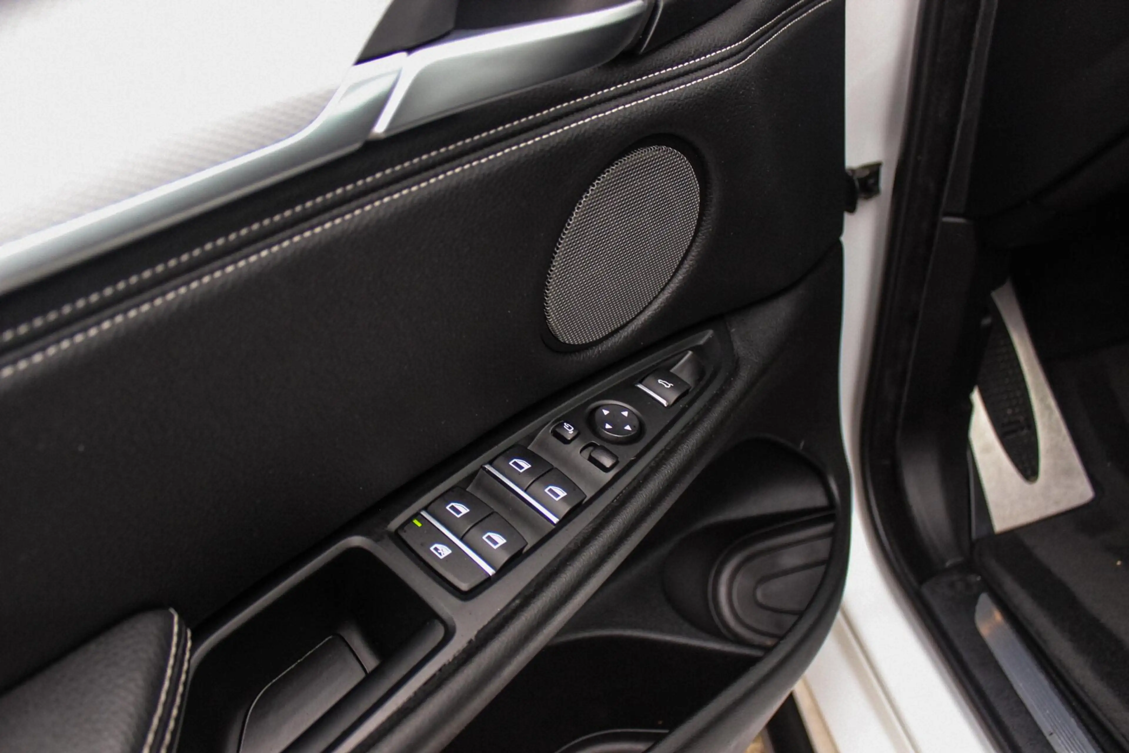 BMW X6 xDrive35i High Executive | M Sportpakket | Driving — photo 39