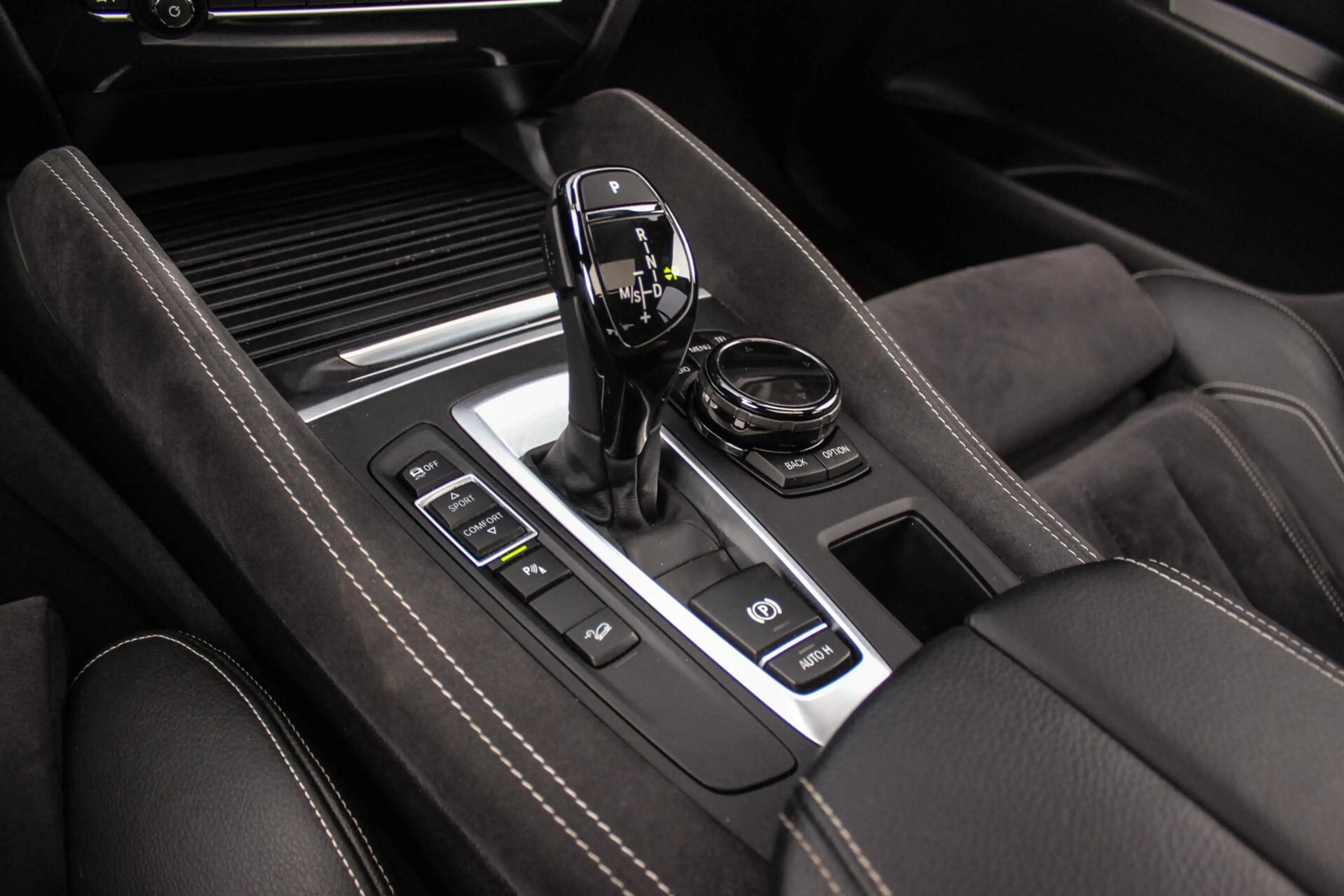 BMW X6 xDrive35i High Executive | M Sportpakket | Driving — photo 33