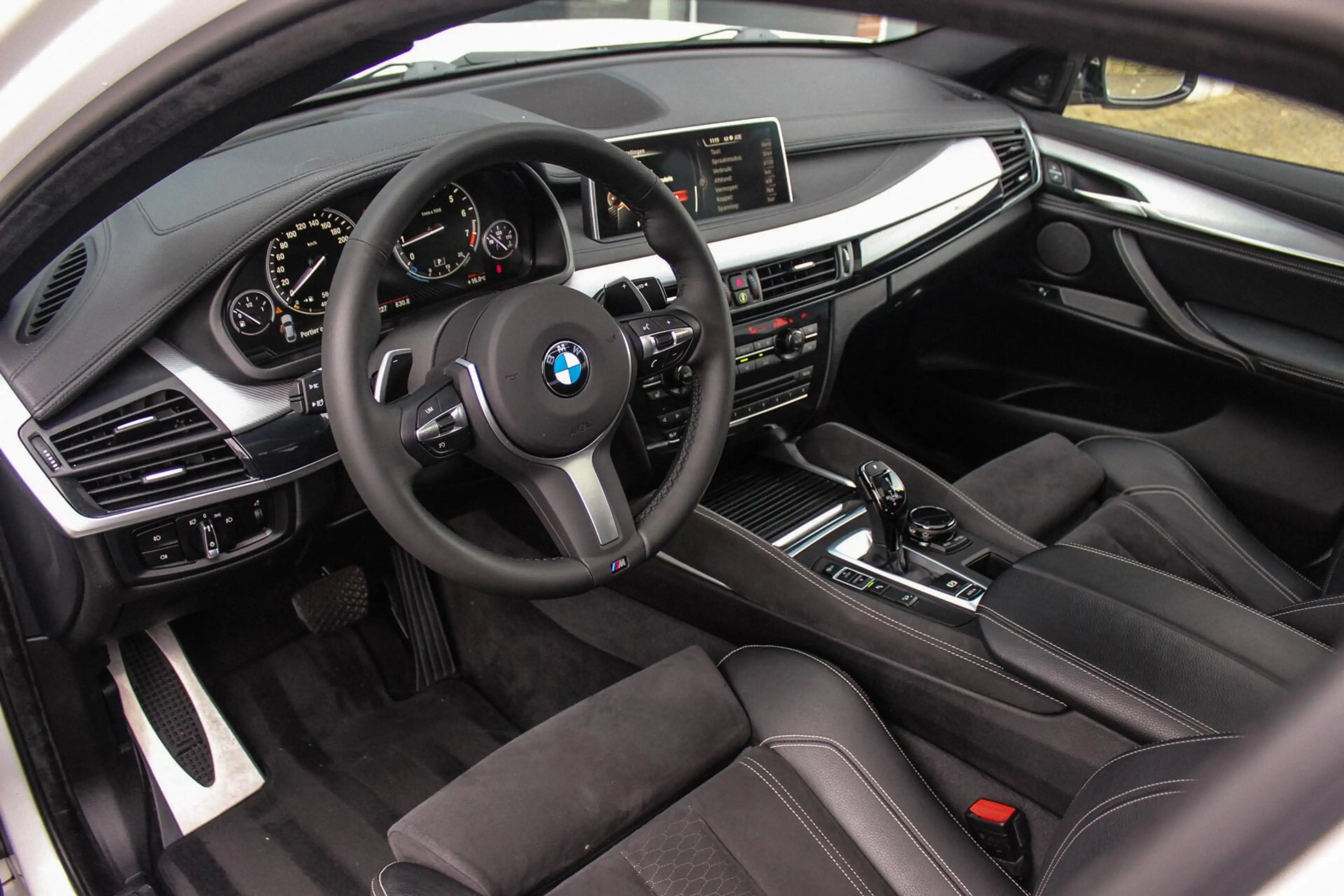 BMW X6 xDrive35i High Executive | M Sportpakket | Driving — photo 13