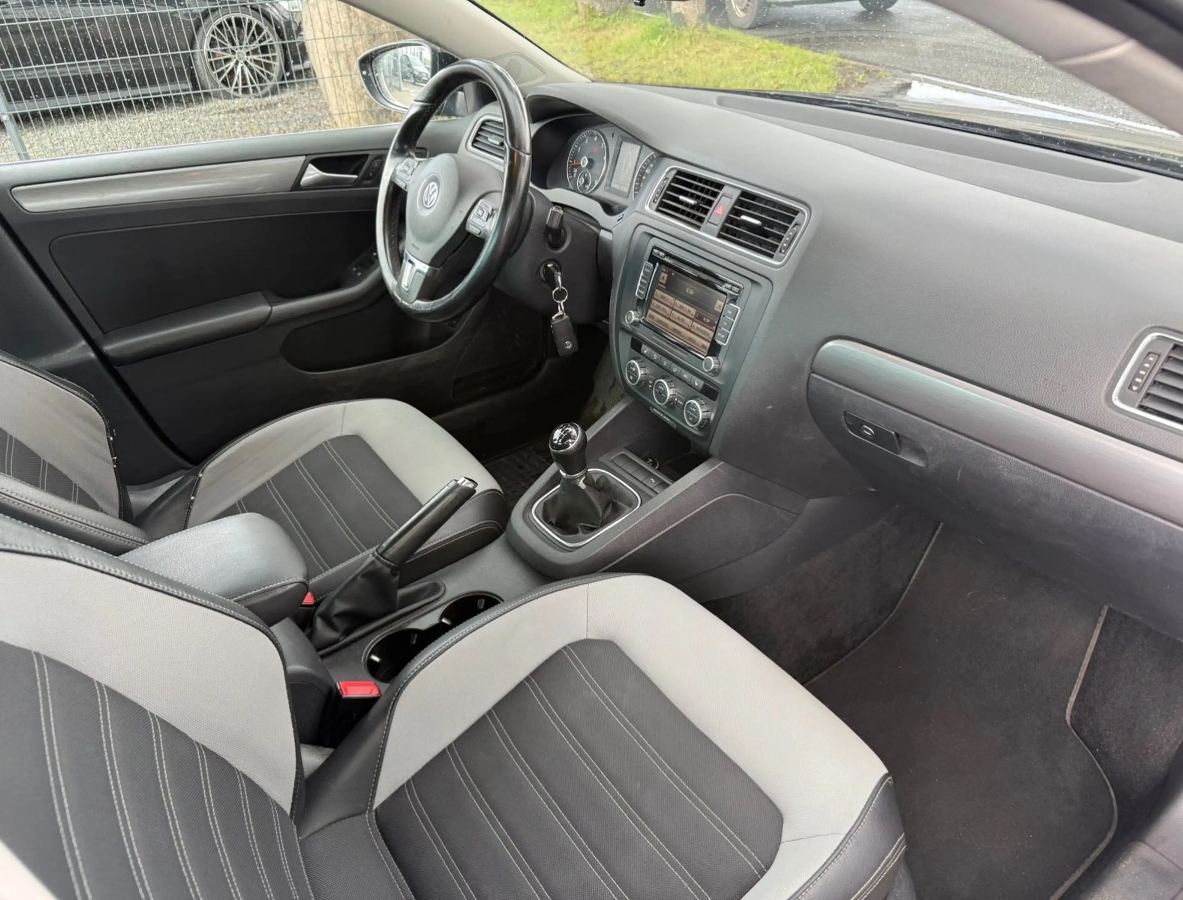 Volkswagen Jetta VI 2.0 TSI Highline Xenon Temp Klimaauto — photo 12