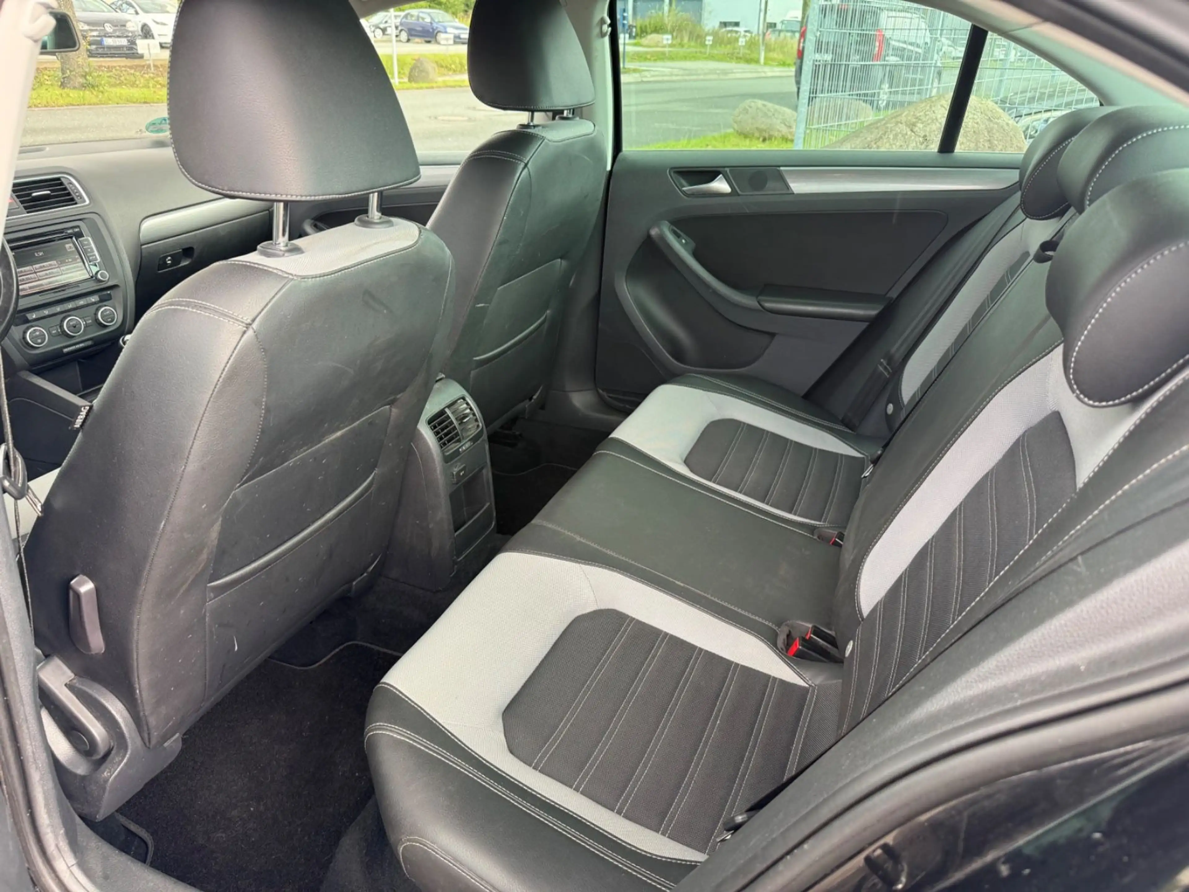 Volkswagen Jetta VI 2.0 TSI Highline Xenon Temp Klimaauto — photo 14