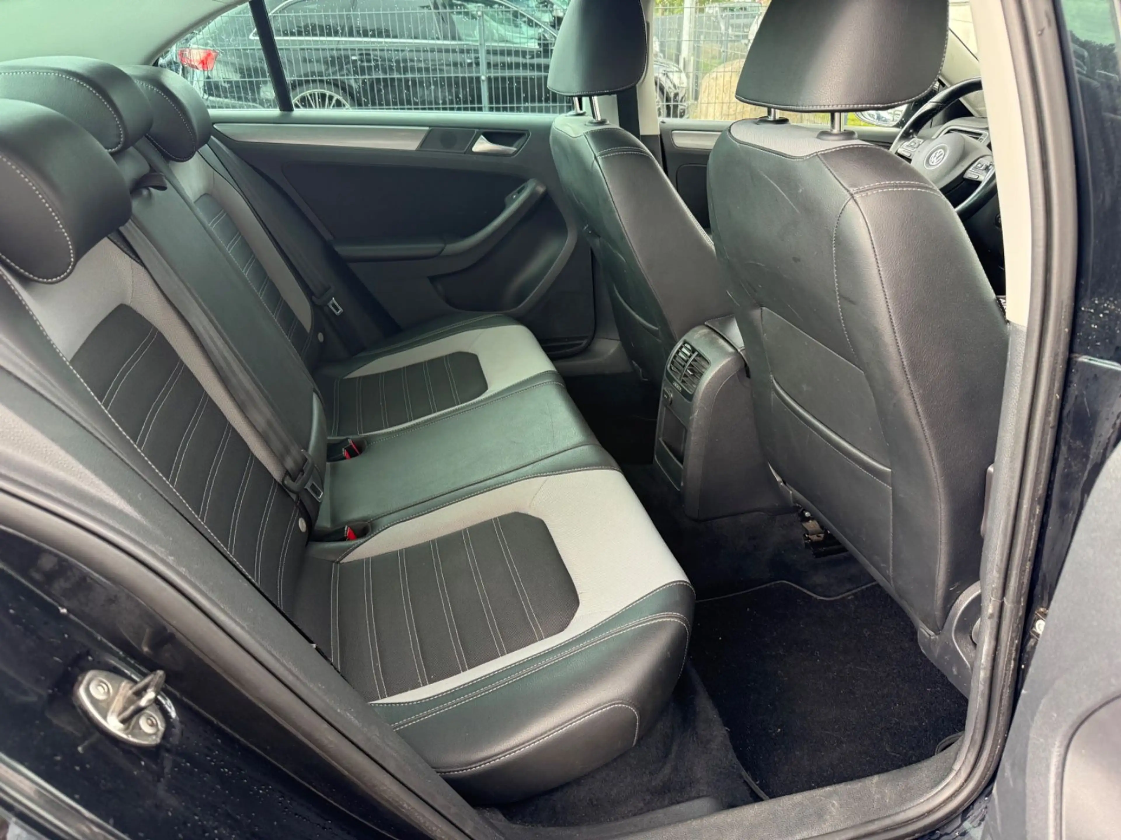 Volkswagen Jetta VI 2.0 TSI Highline Xenon Temp Klimaauto — photo 13