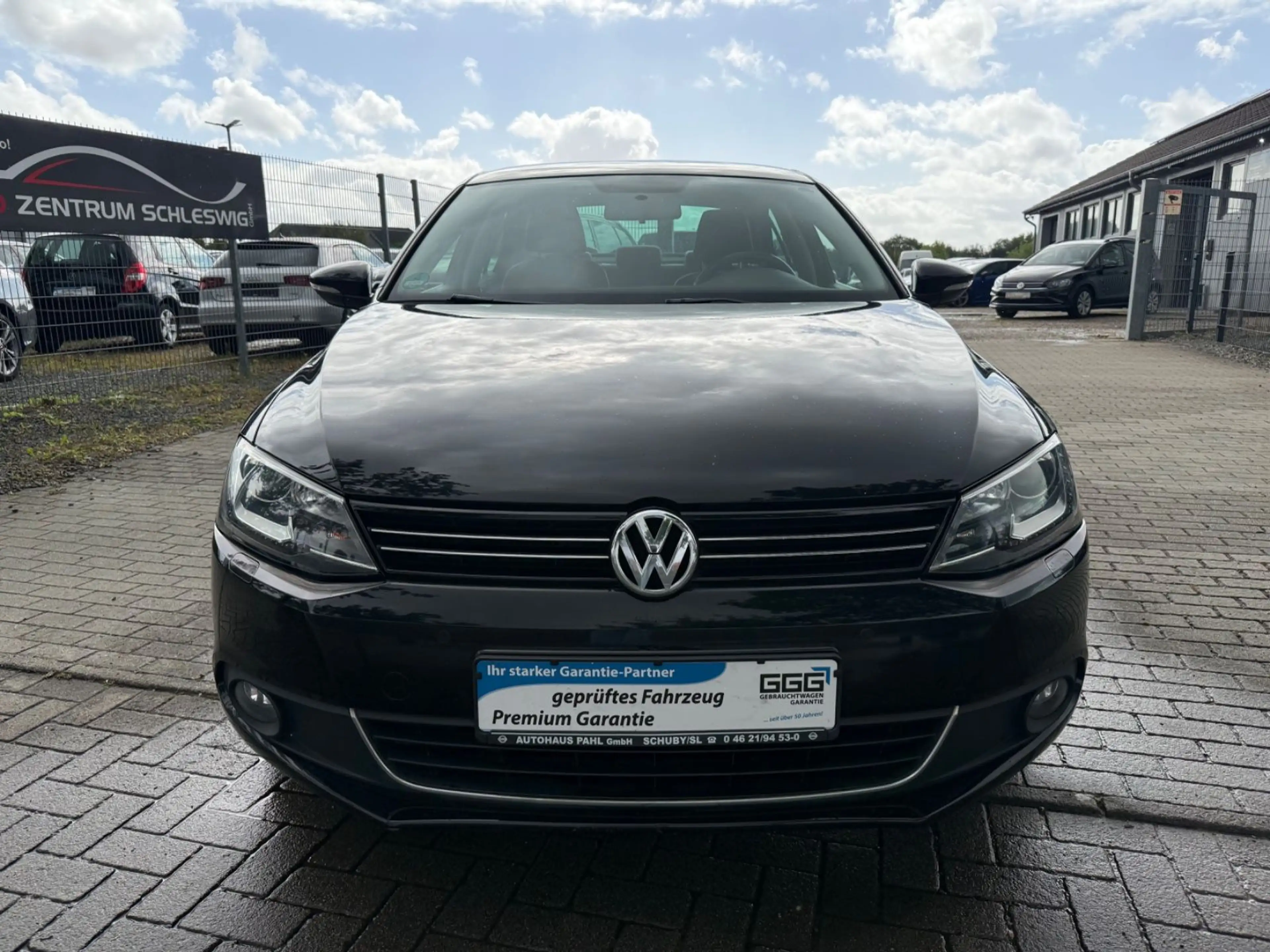 Volkswagen Jetta VI 2.0 TSI Highline Xenon Temp Klimaauto — photo 2