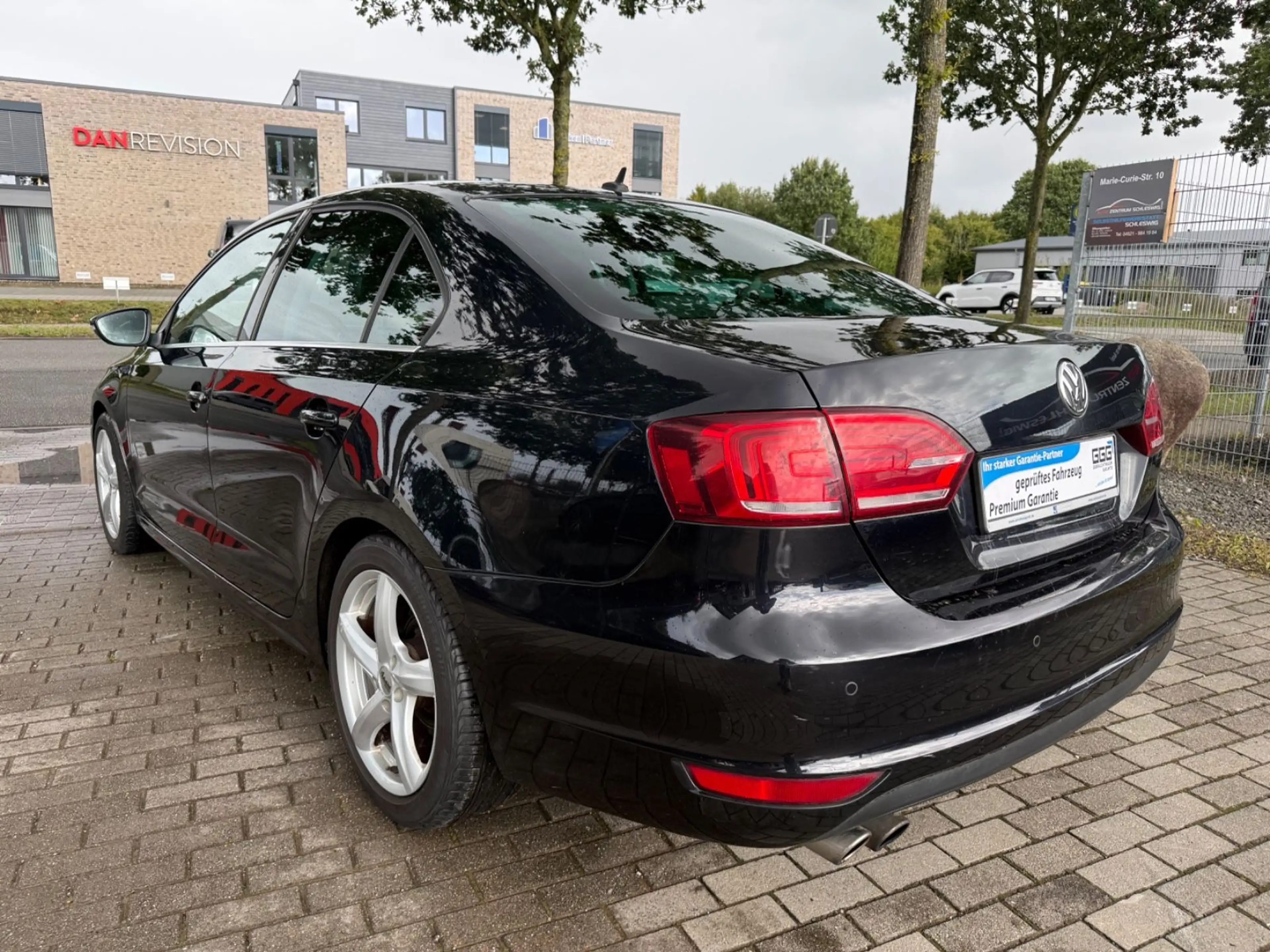 Volkswagen Jetta VI 2.0 TSI Highline Xenon Temp Klimaauto — photo 7