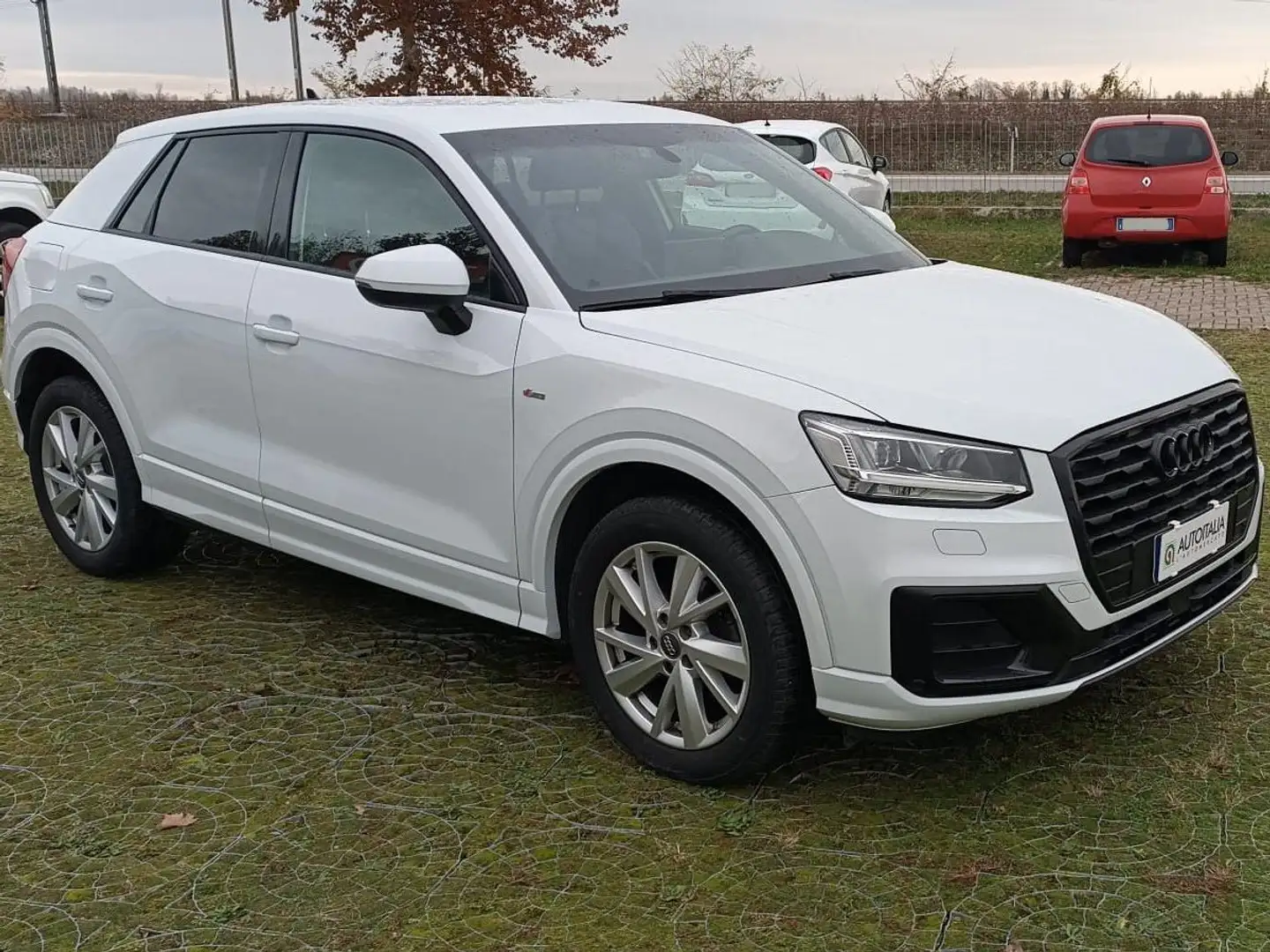 Audi Q2 Q2 30 1.6 tdi Identity Black s-tronic my20 Weiß - 2