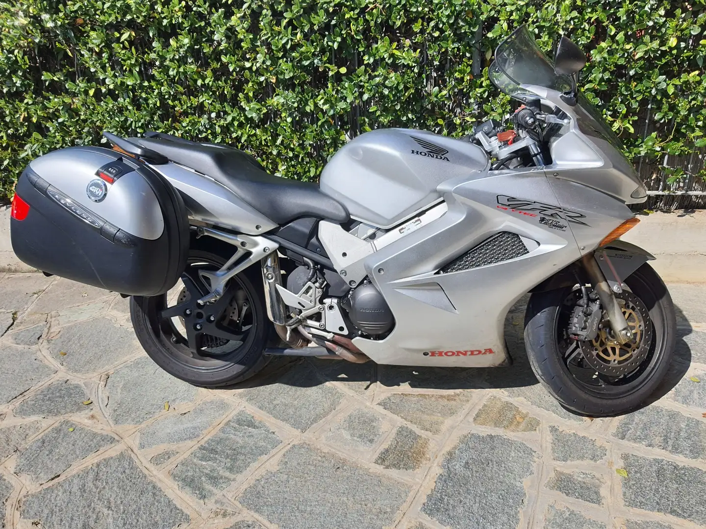 Honda VFR 800 vTech Argent - 1