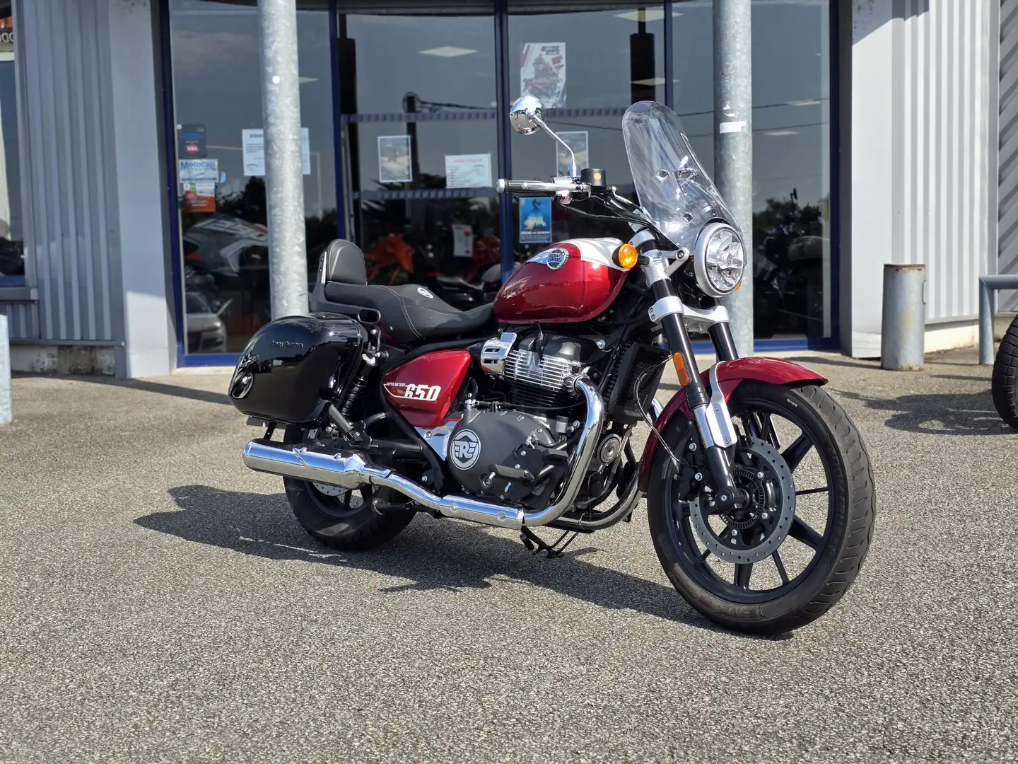 Royal Enfield Super Meteor 650 Červená - 1