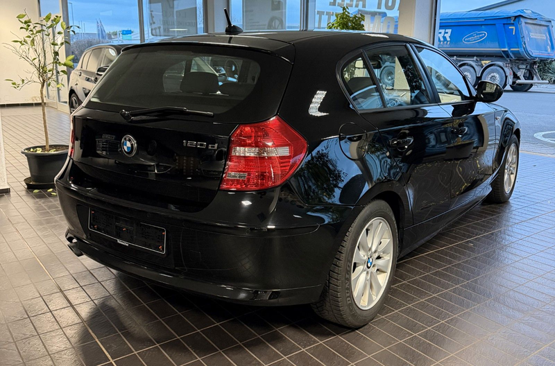 BMW 120 d Edition Sport PDC SITZHEIZUNG 2 HAND TOP — photo 4