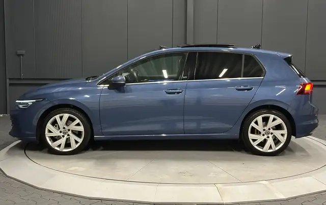 Volkswagen Golf view 3