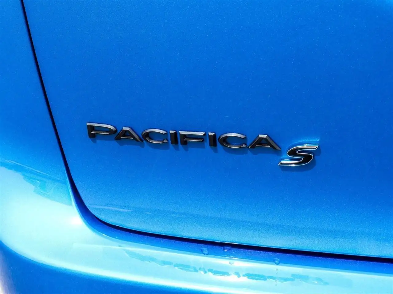 Chrysler Pacifica снимка Chrysler Pacifica