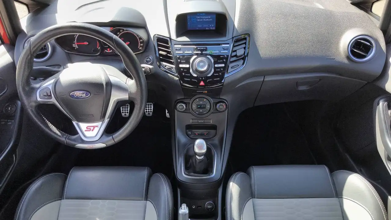 Ford Fiesta ST — photo 11