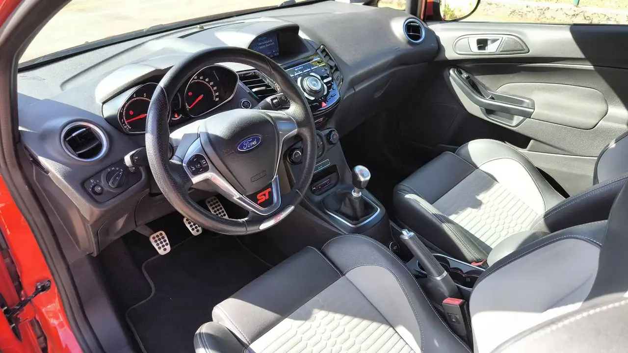 Ford Fiesta ST — photo 8