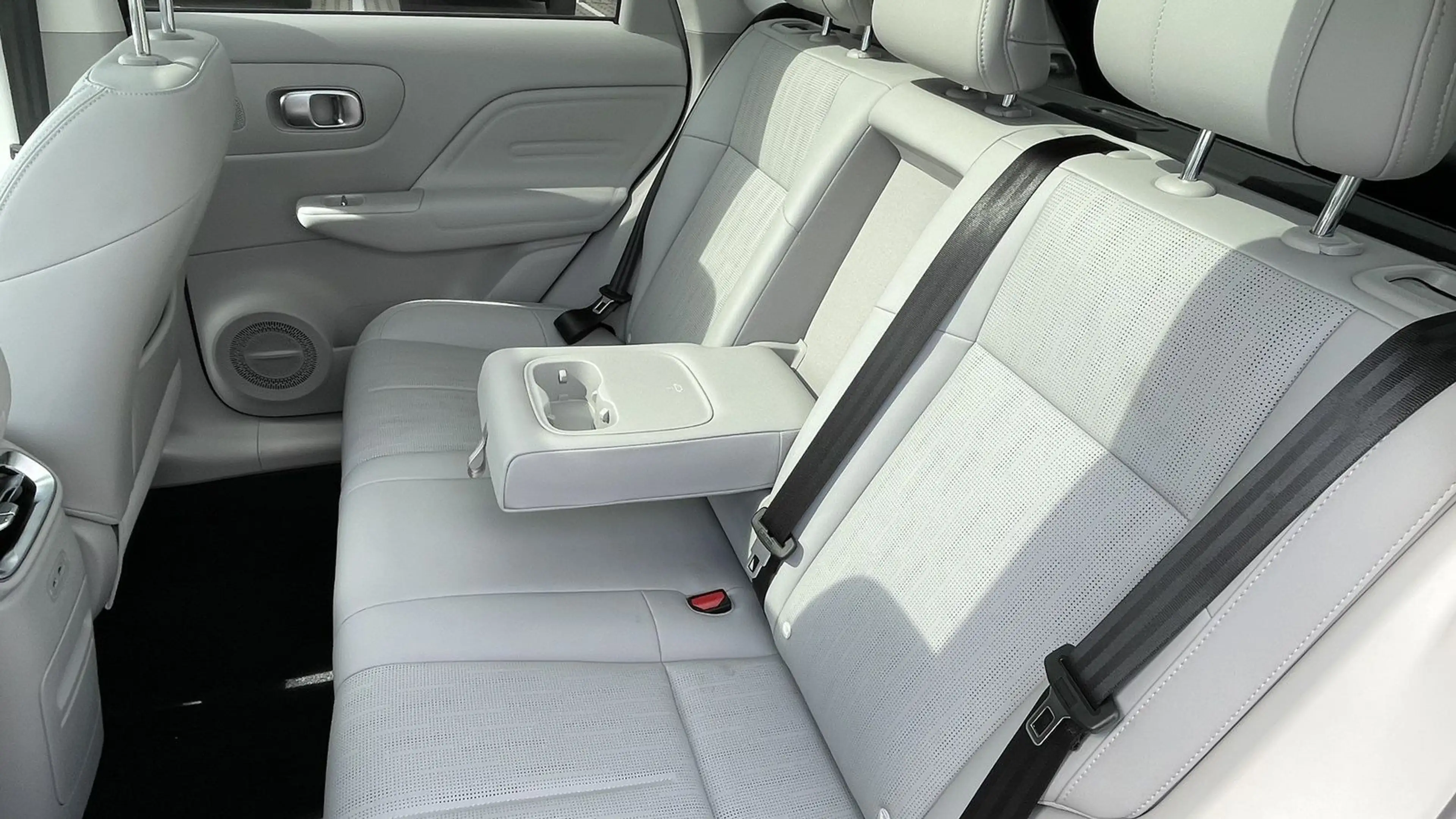 Leapmotor B10 67,1 kWh Design Pro Max 5 Jahre Garantie18" — photo 9