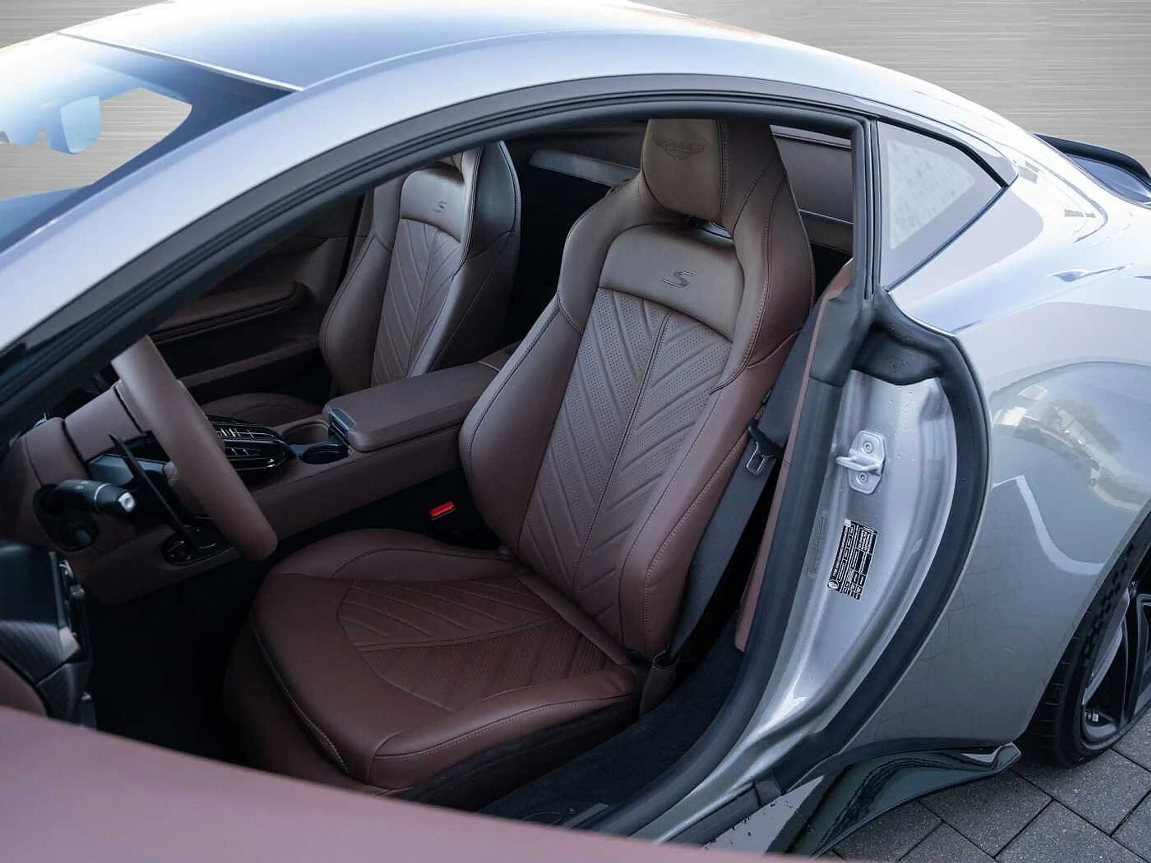 Aston Martin V8 Vantage S — photo 12