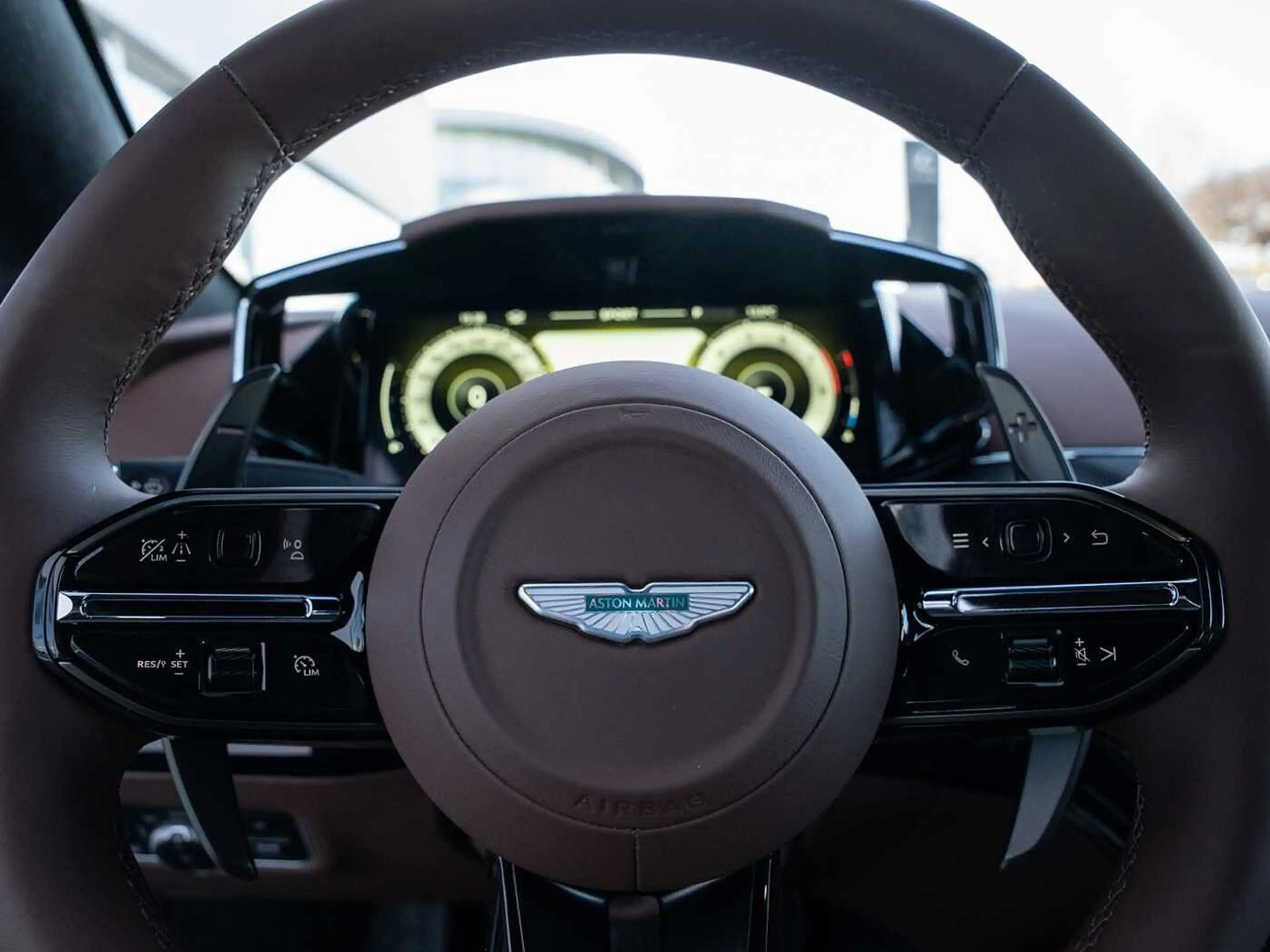 Aston Martin V8 Vantage S — photo 11