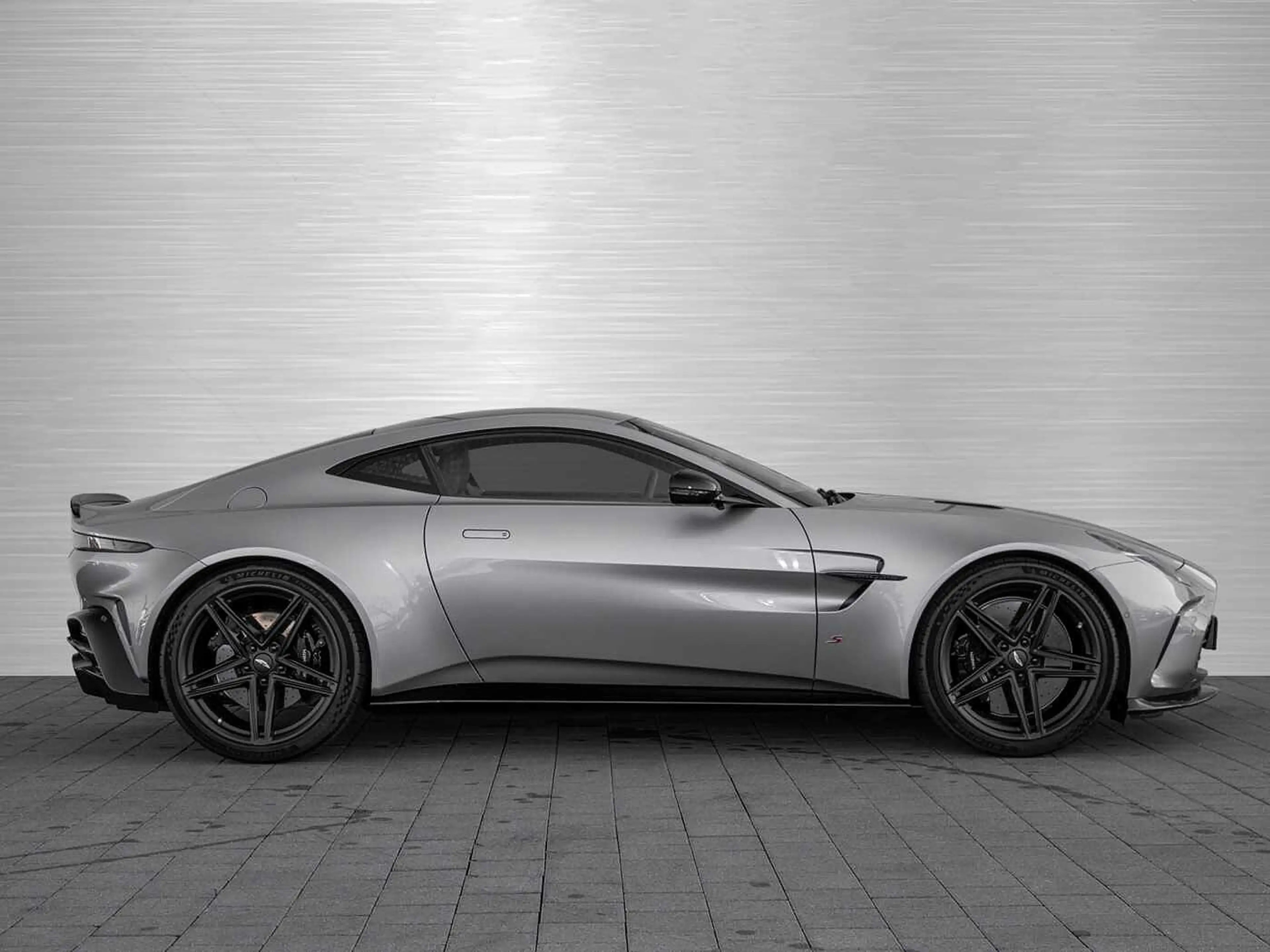 Aston Martin V8 Vantage S — photo 15