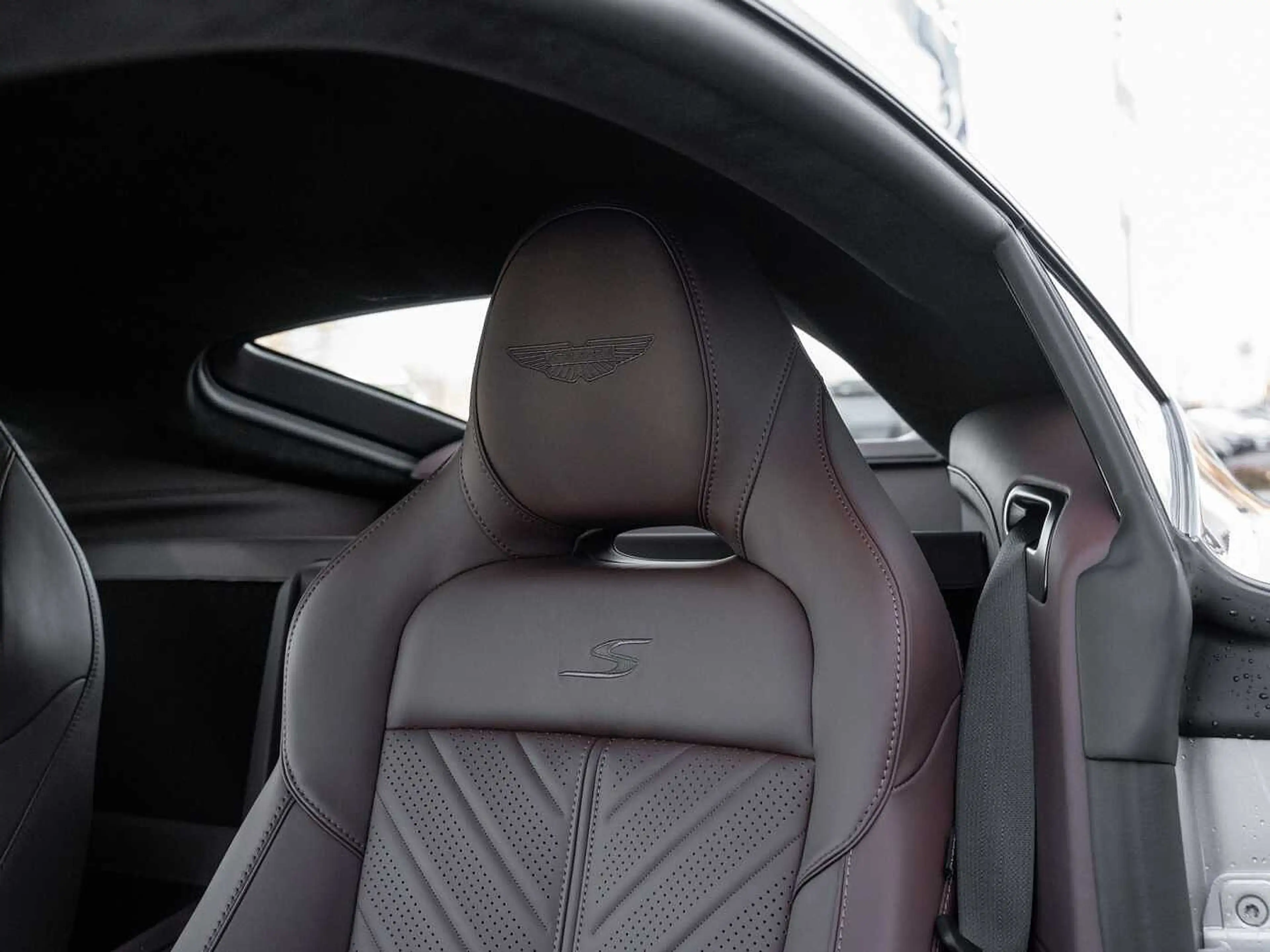 Aston Martin V8 Vantage S — photo 5