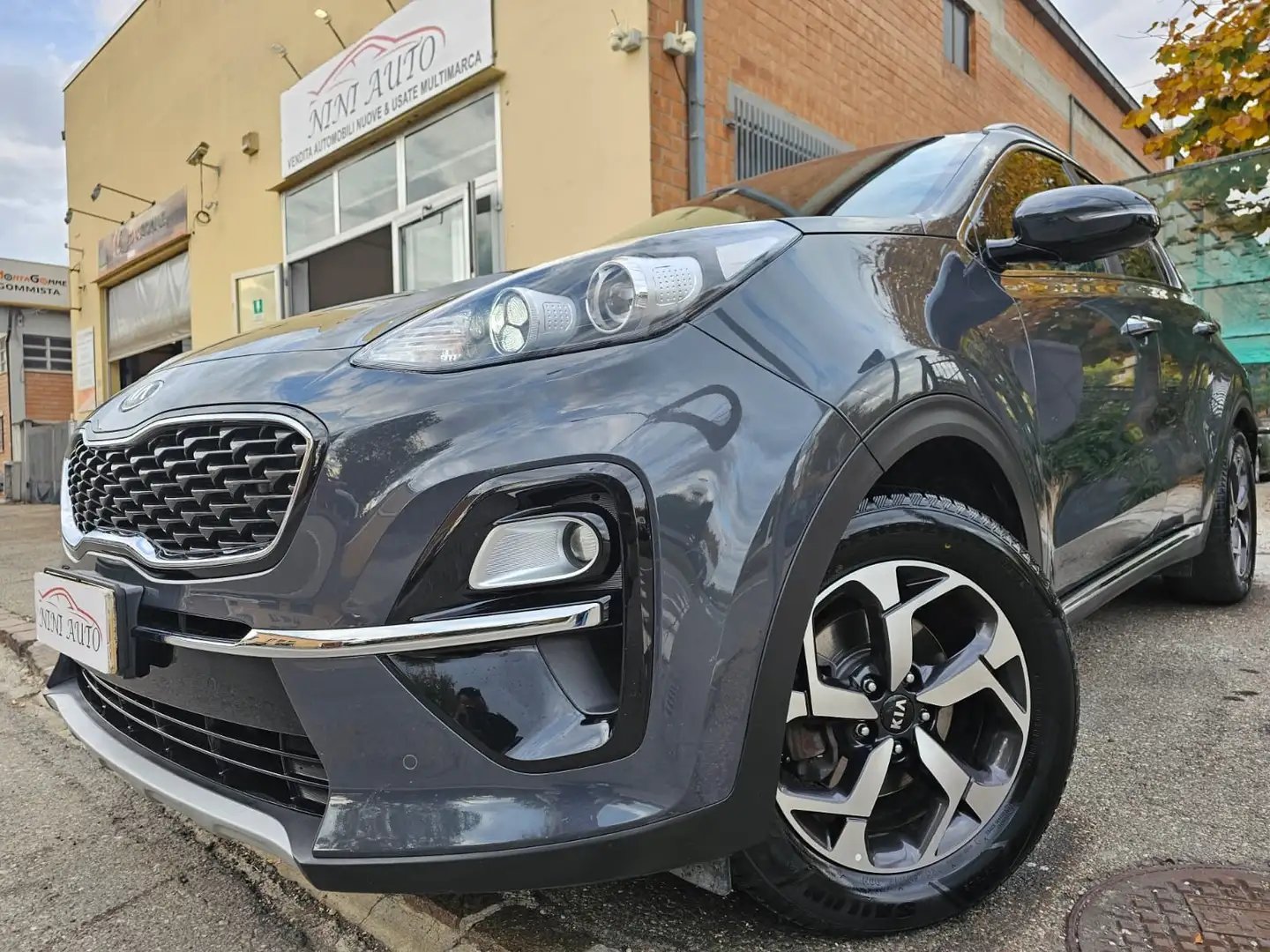 Kia Sportage 1.6 CRDI 115cv Energy*Navi*Led*Xeno*Pdc*Euro6* Gris - 1