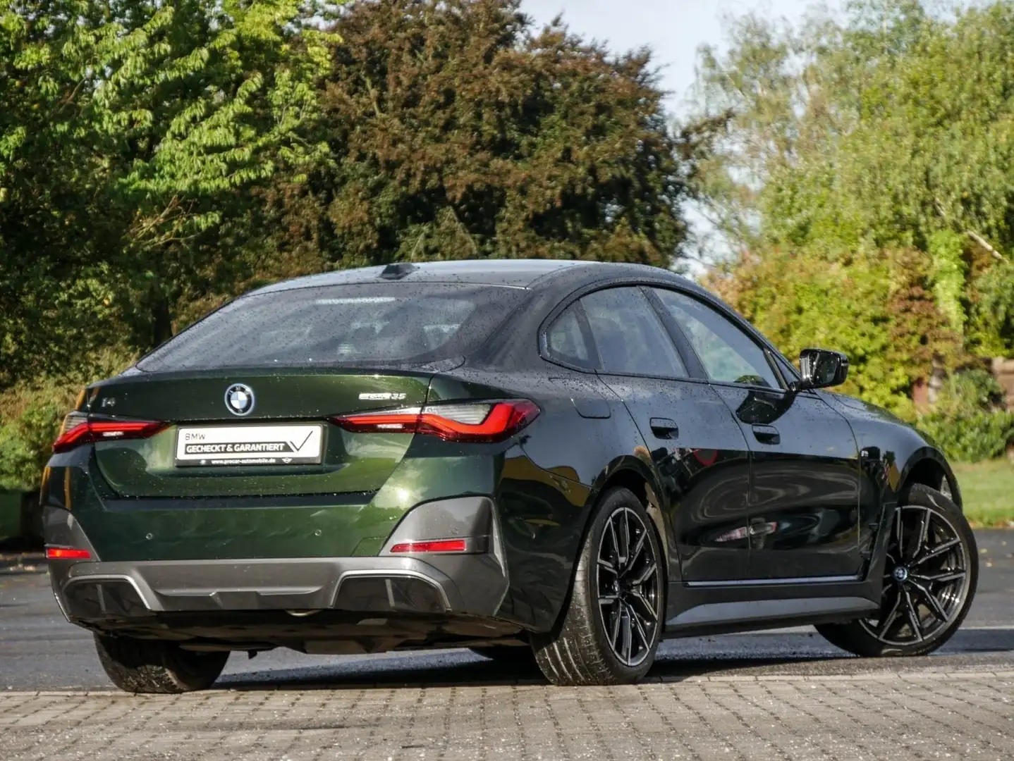 BMW i4 eDrive35 M SPORT+AHK+HuD+HiFi+DA+PA+19" Grün - 2