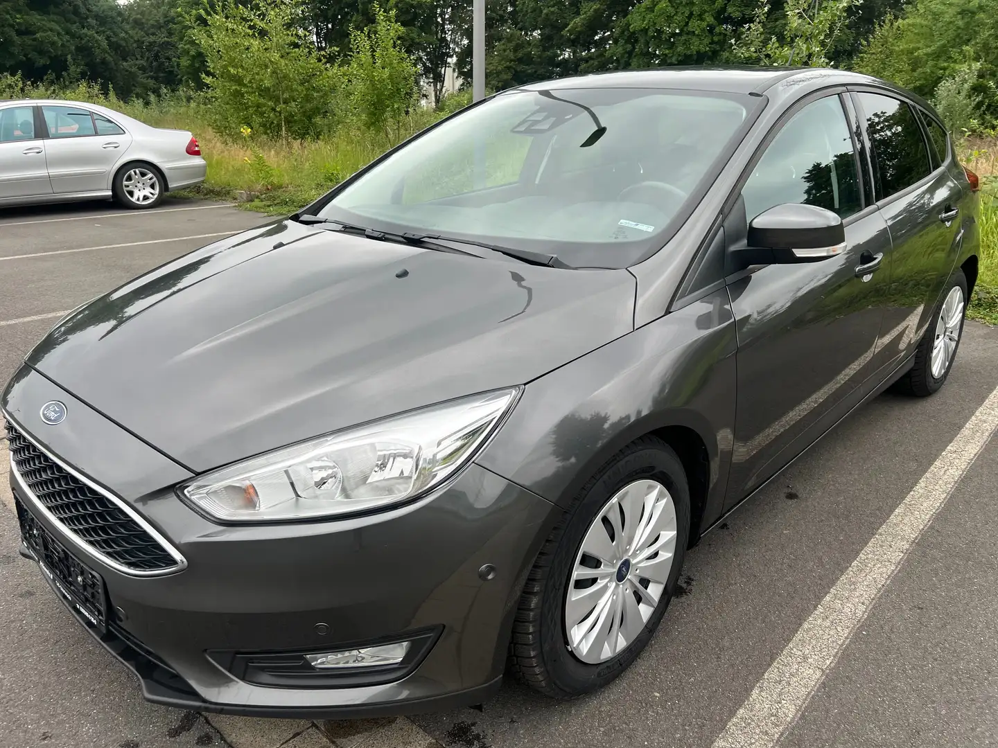 Ford Focus Business Grau - 1