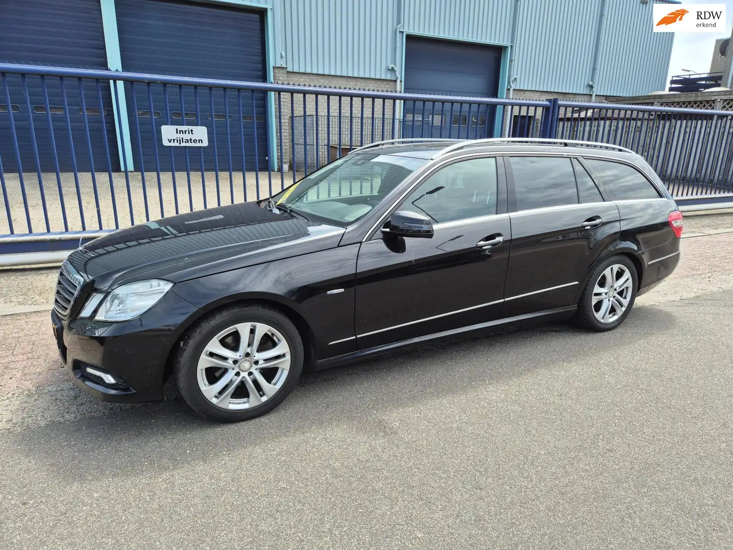 Mercedes-Benz E 200 Estate CGI AUT. *CLIMA*CV*17 INCH Schwarz - 1
