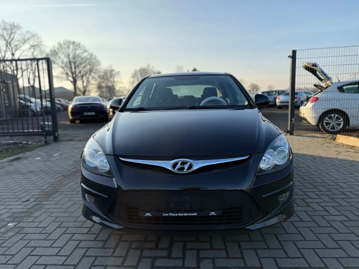 Hyundai i30 FIFA WM Edition TÜV/KLIMAANLAGE/5 TÜREN Negro - 2