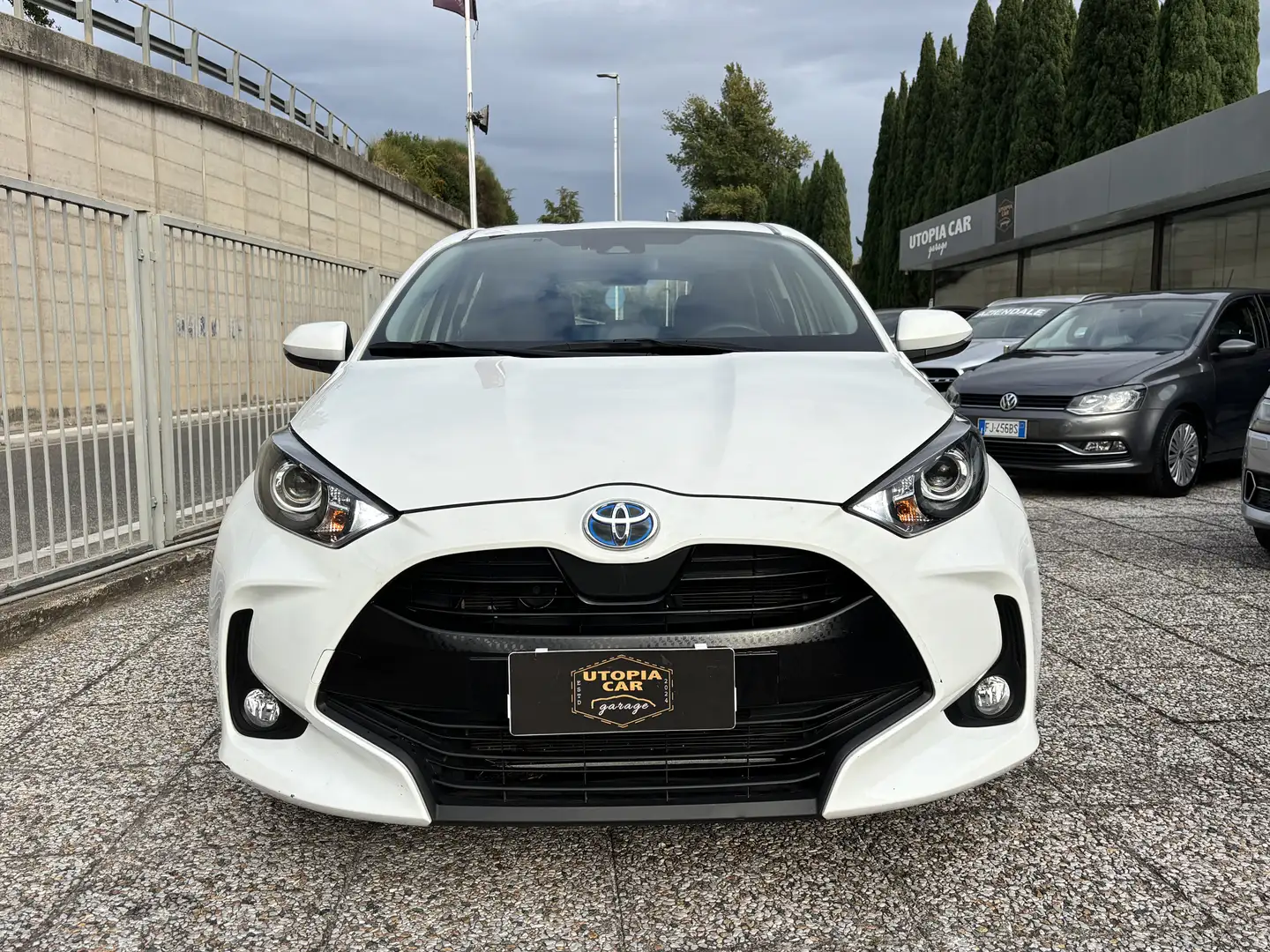 Toyota Yaris 1.5h Active FULL HYBRID PREZZO REALE Weiß - 1