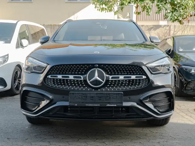 Mercedes-Benz Gla view 3