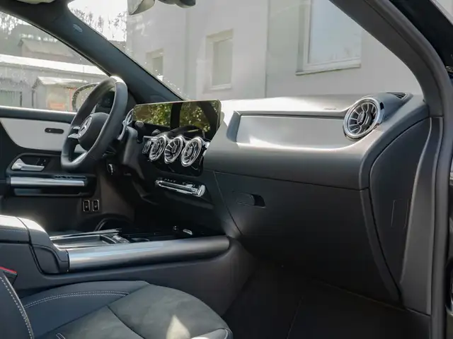 Mercedes-Benz Gla view 9