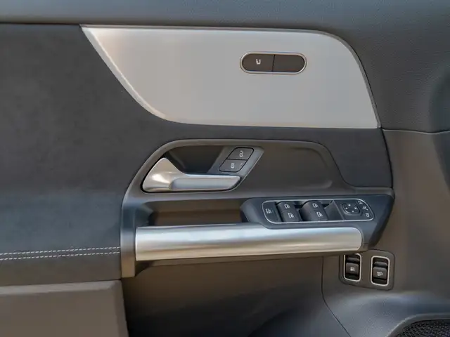 Mercedes-Benz Gla view 11