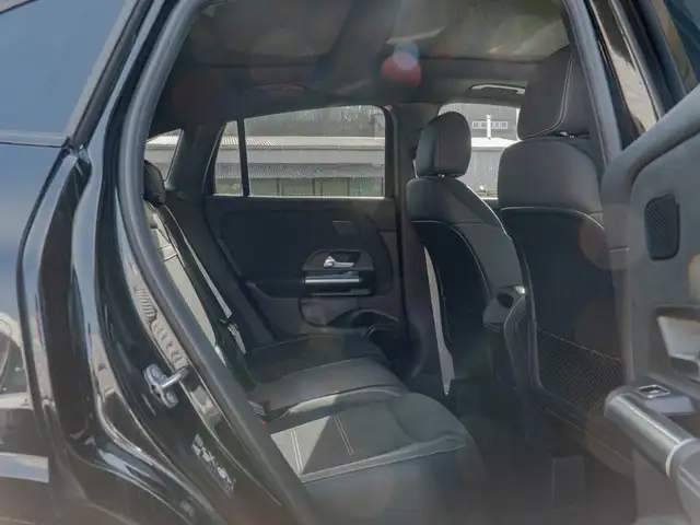 Mercedes-Benz Gla view 10