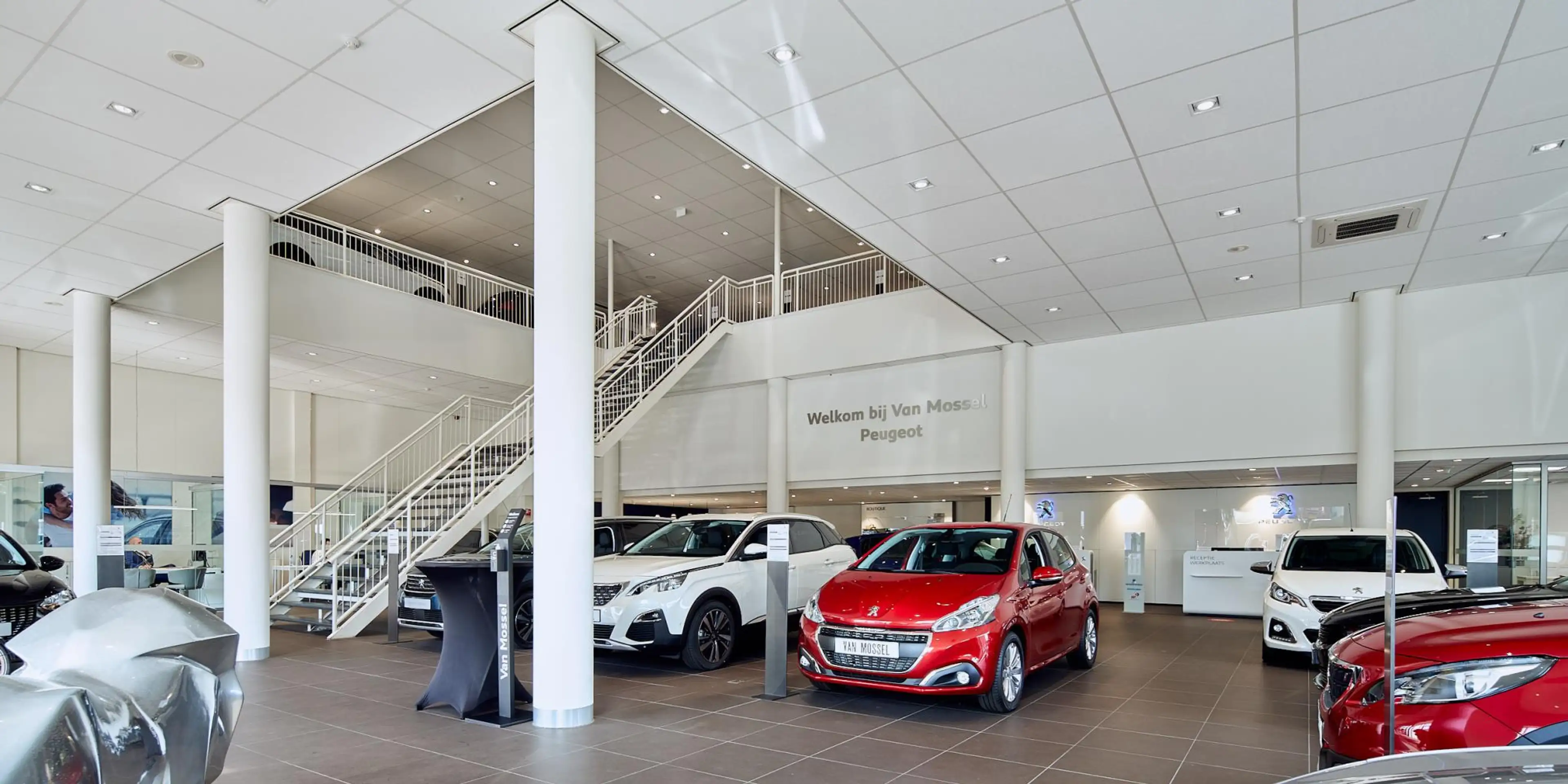 Peugeot e-Expert EV L2 50 kWh | Navigatie | Airco | Parkeersensoren — photo 4