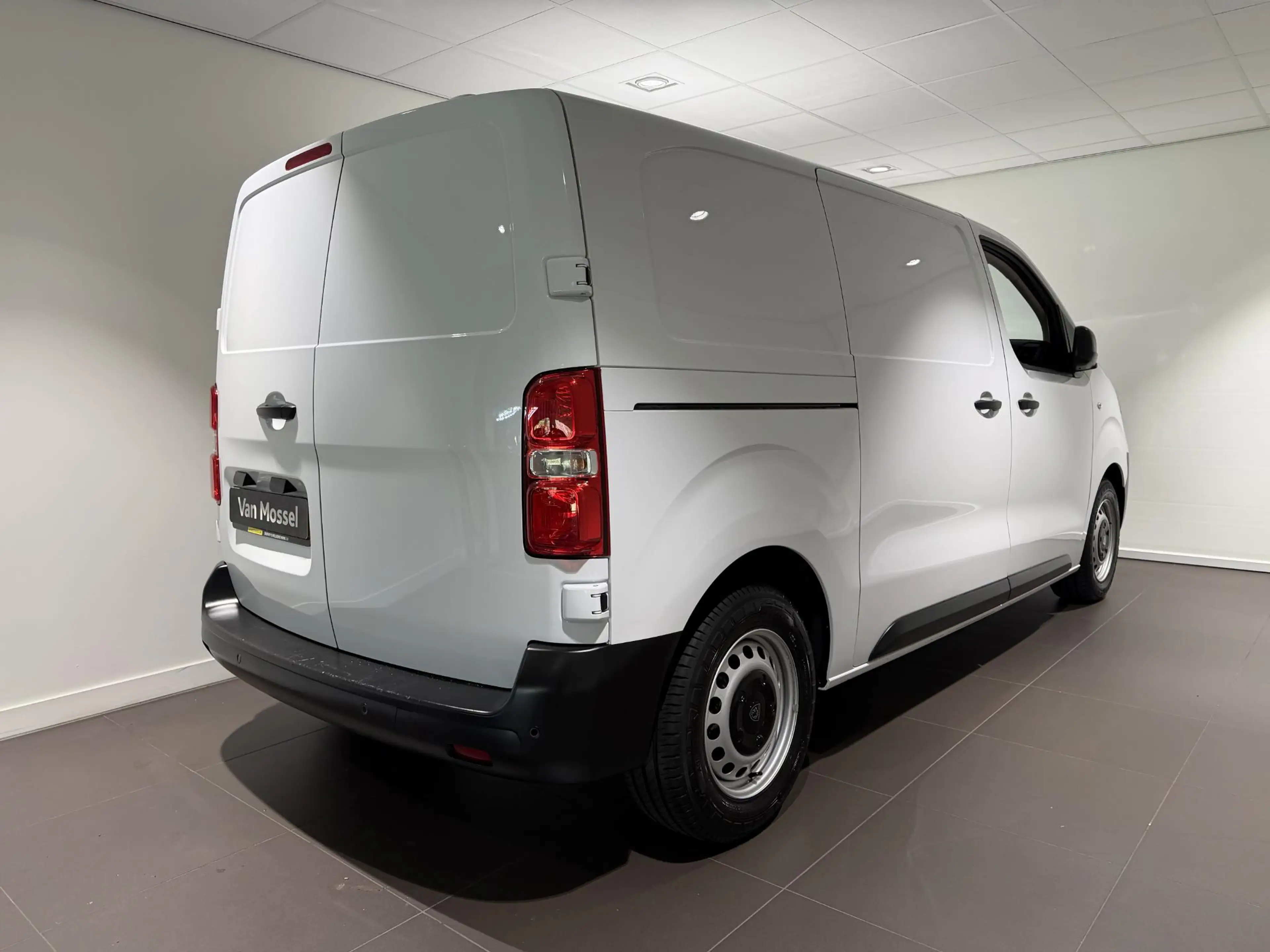 Peugeot e-Expert EV L2 50 kWh | Navigatie | Airco | Parkeersensoren — photo 4