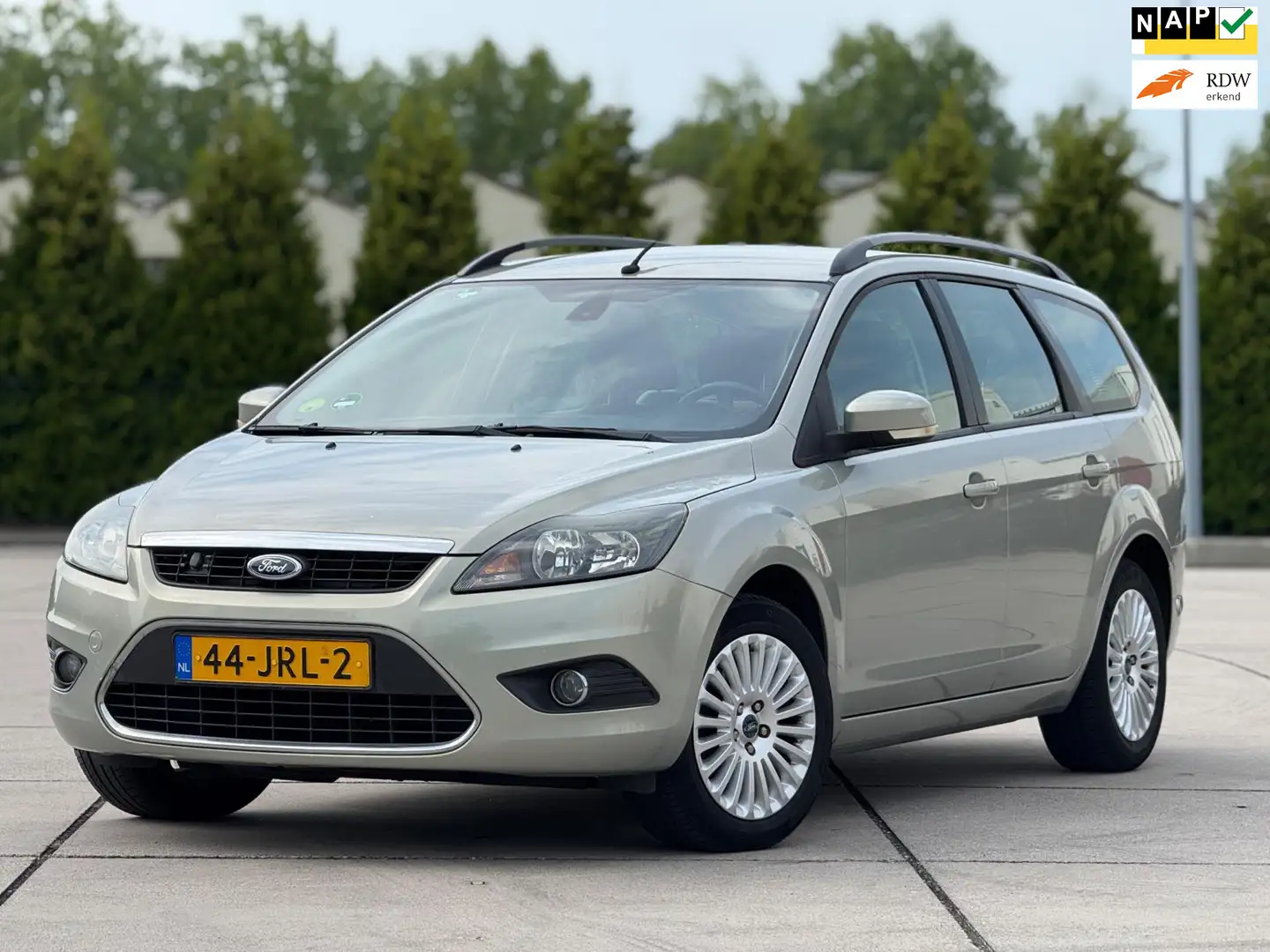 Ford Focus Wagon 1.8 Titanium Flexi Fuel | Navigatie | Parkee Groen - 1