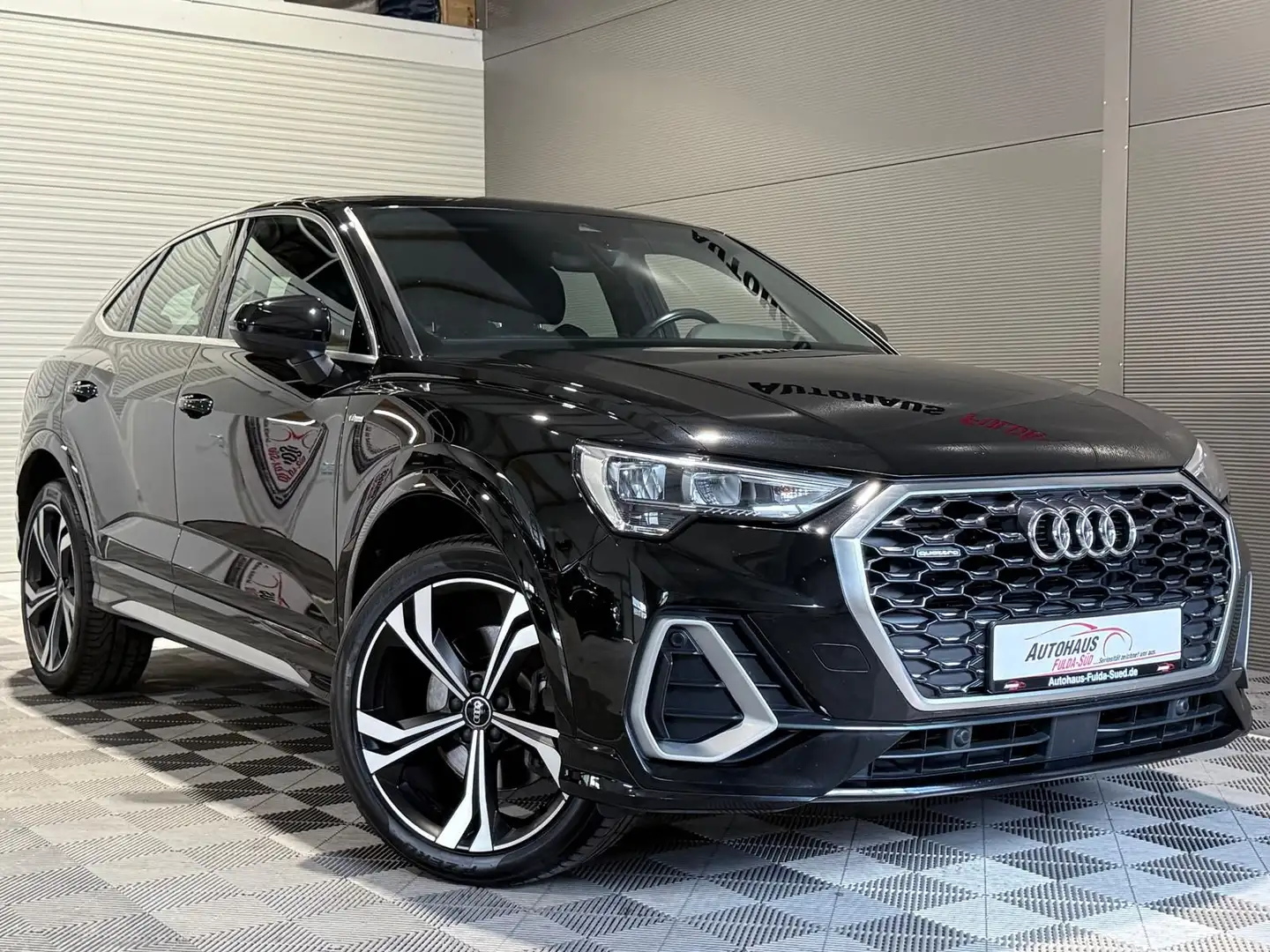 Audi Q3 40 TDI quattro°Sportback°S line°StdHzg°RFK°AH Zwart - 1