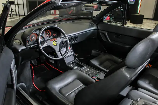 Ferrari Mondial view 7