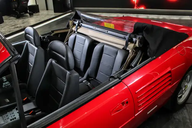 Ferrari Mondial view 9