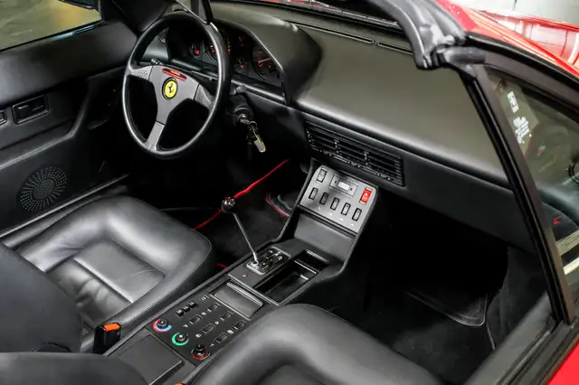 Ferrari Mondial view 11