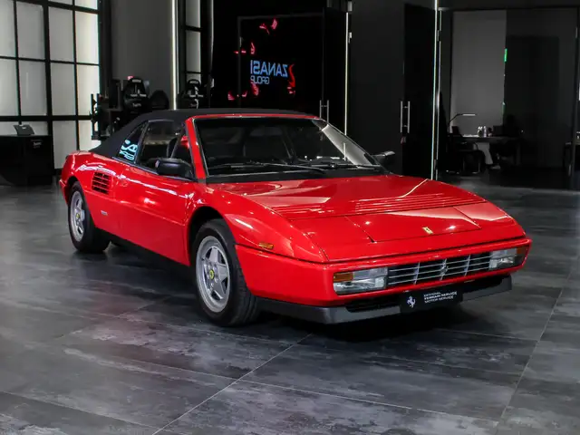 Ferrari Mondial view 5