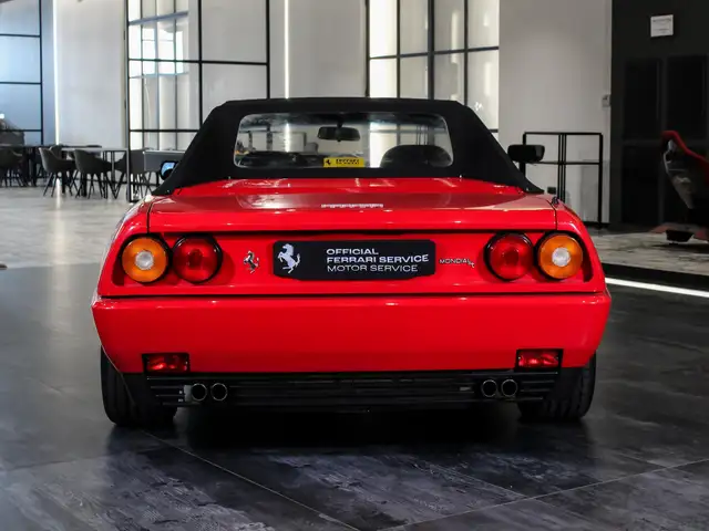 Ferrari Mondial view 3