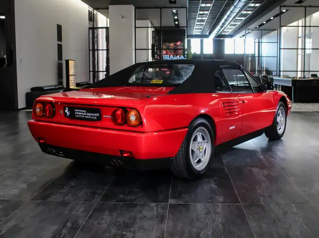 Ferrari Mondial view 4