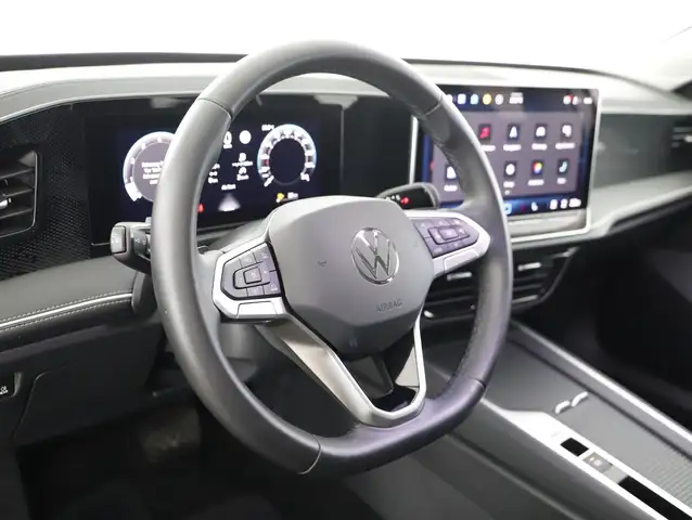 Volkswagen Passat view 11